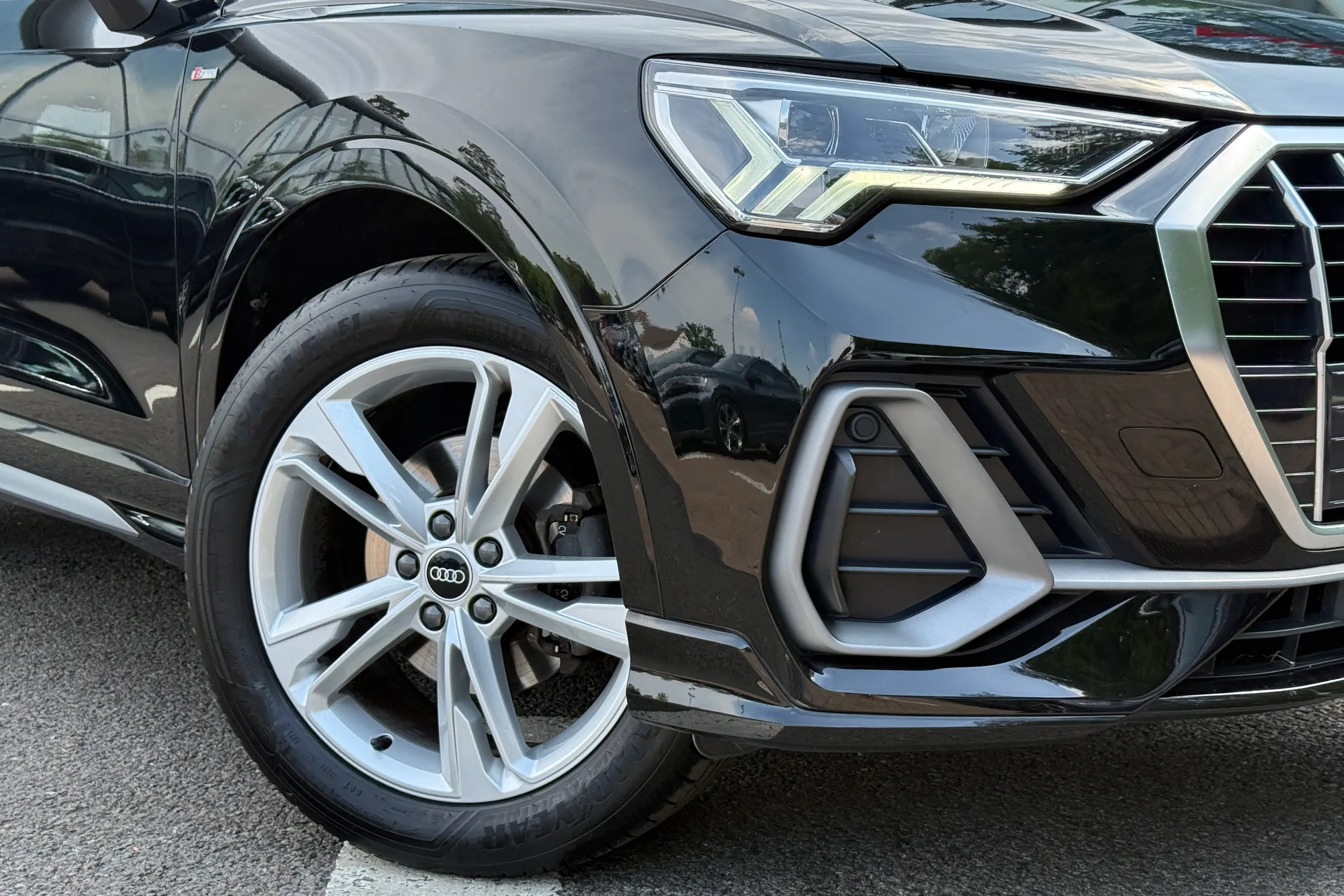 Audi Q3 thumbnail image number 12