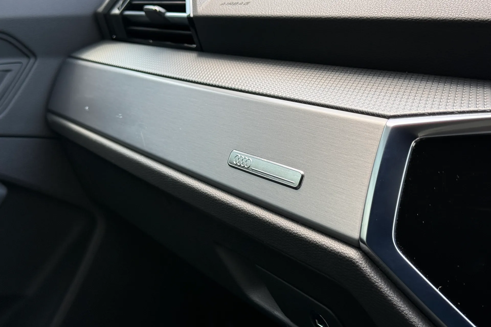 Audi Q3 thumbnail image number 25