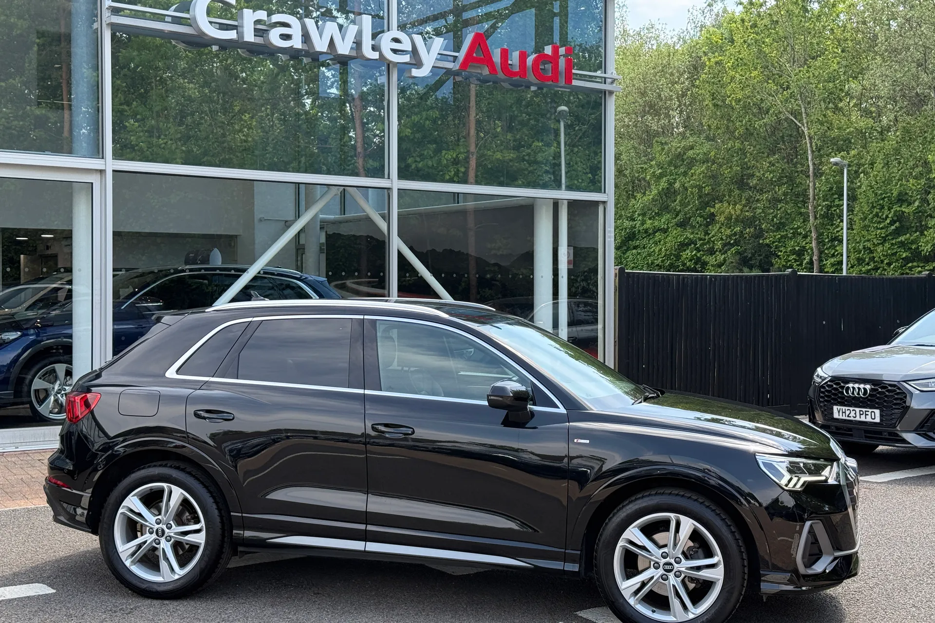 Audi Q3 thumbnail image number 2