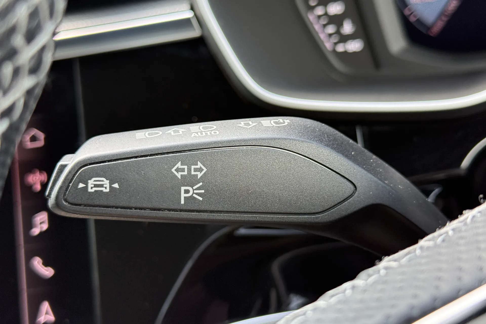 Audi Q3 thumbnail image number 18