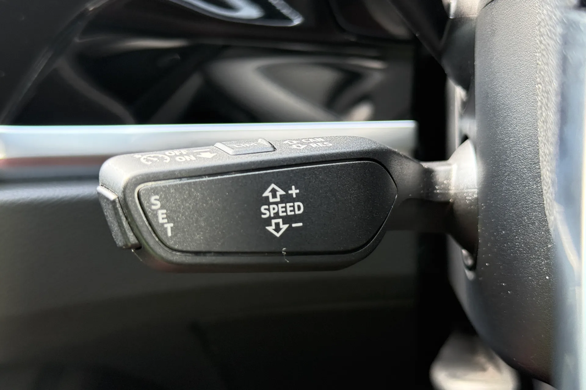 Audi Q3 thumbnail image number 17