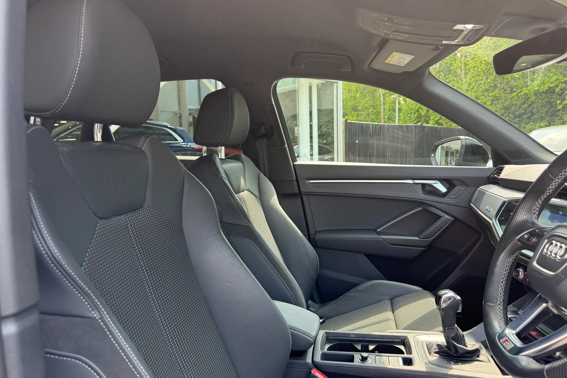 Audi Q3 thumbnail image number 32