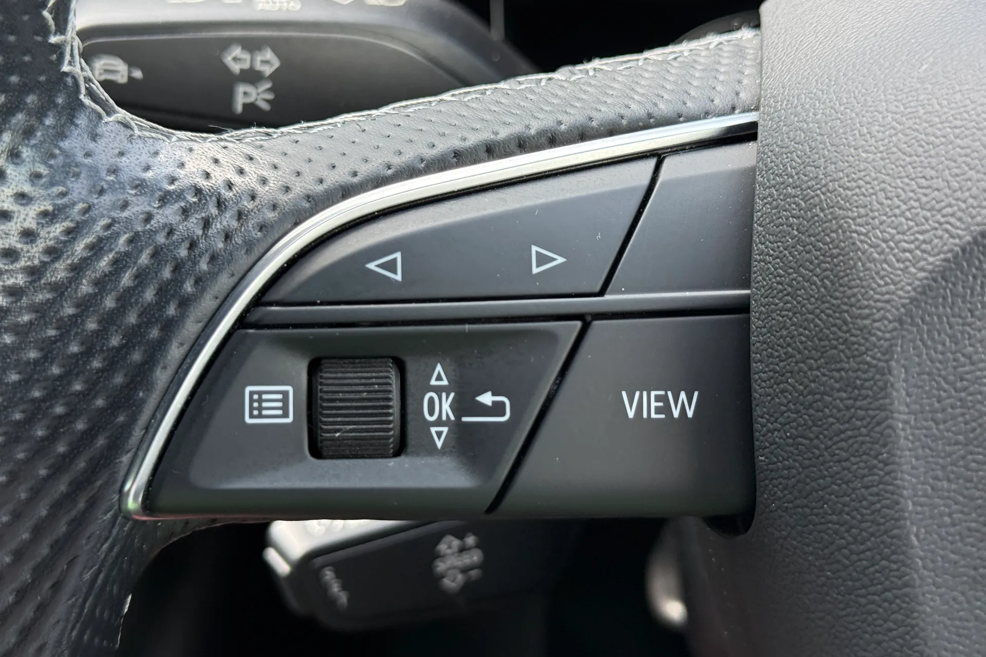 Audi Q3 thumbnail image number 21