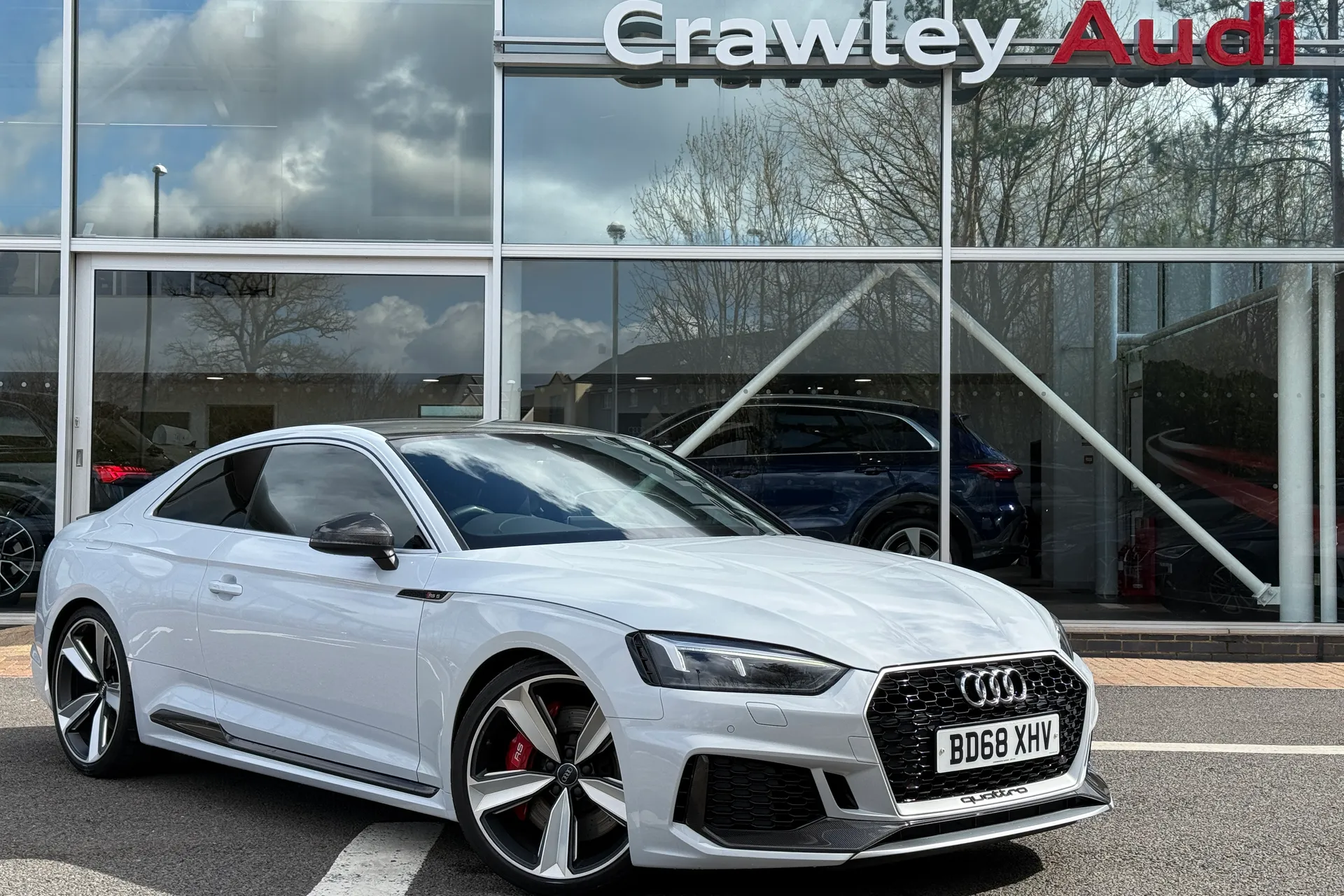 Audi RS5 focused image