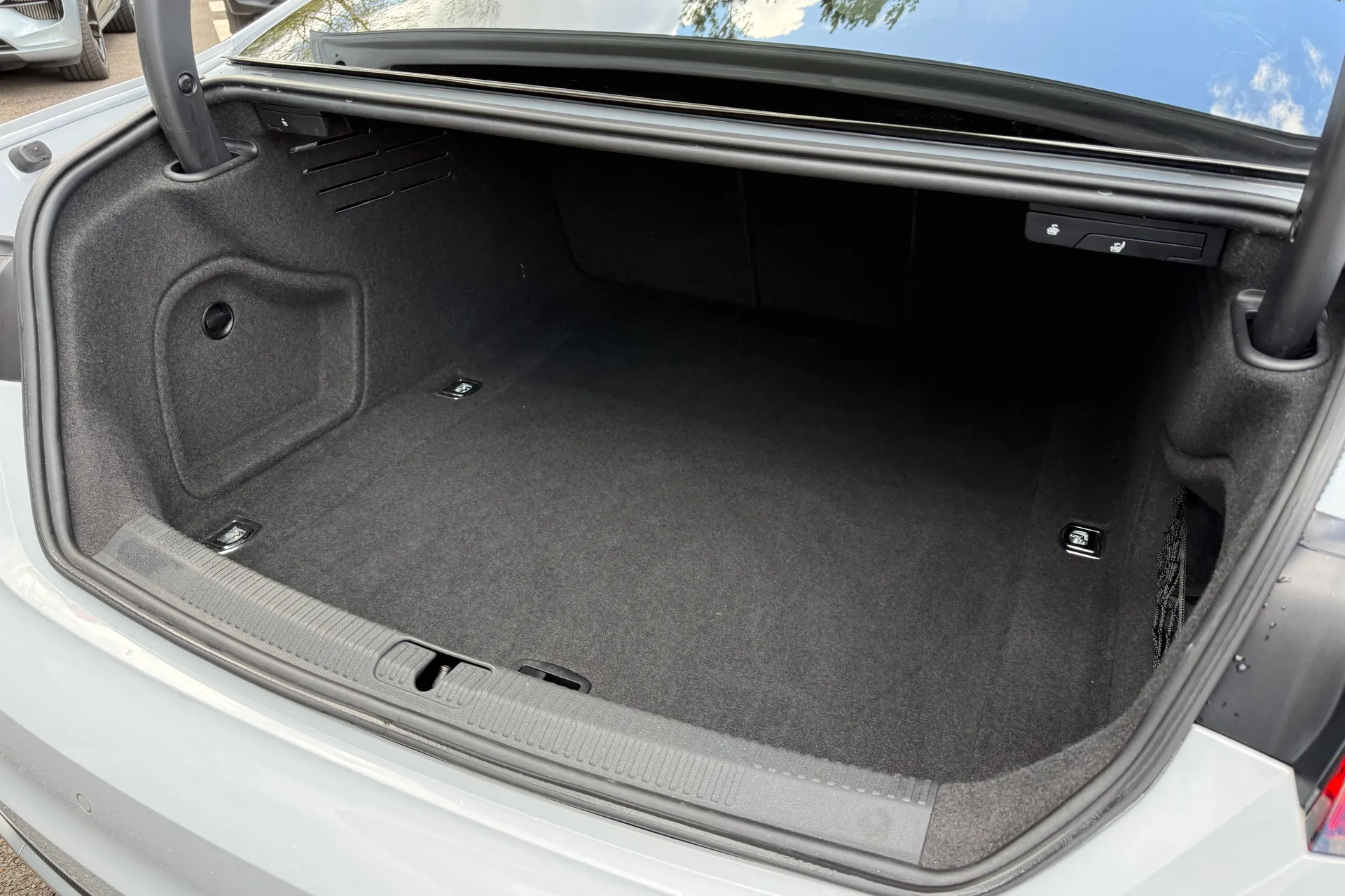 Audi RS5 thumbnail image number 44