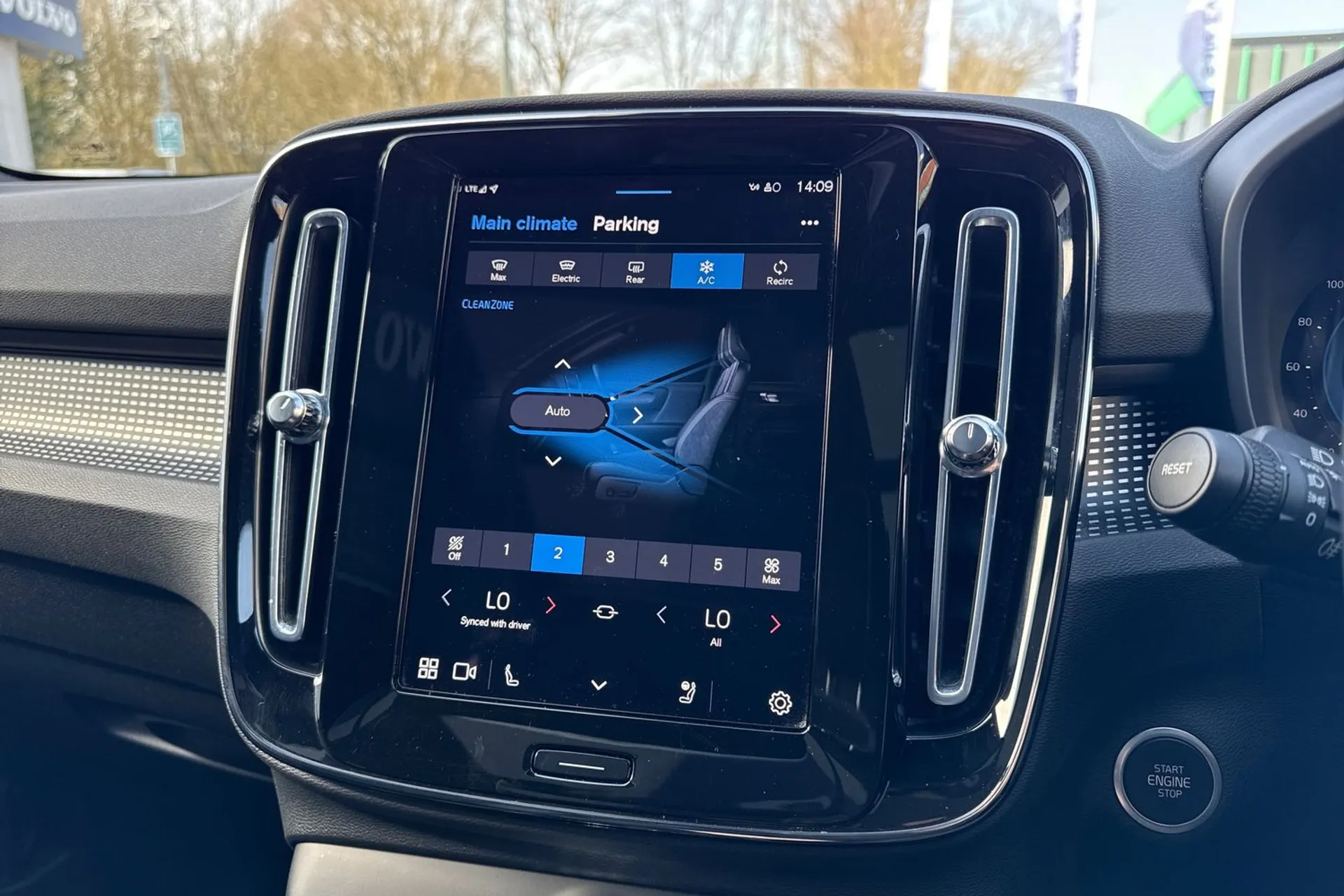 Volvo XC40 ULTIMATE B4 MHEV AUT thumbnail image number 39