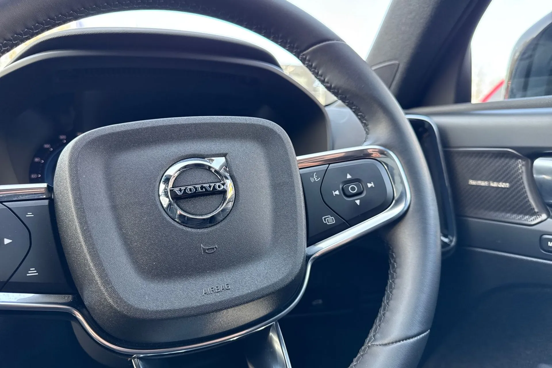 Volvo XC40 ULTIMATE B4 MHEV AUT thumbnail image number 37