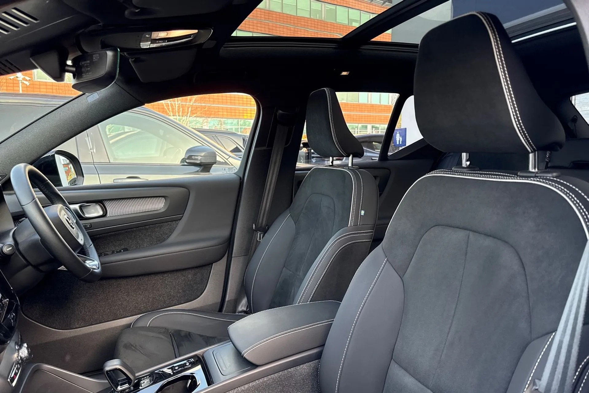 Volvo XC40 ULTIMATE B4 MHEV AUT thumbnail image number 28