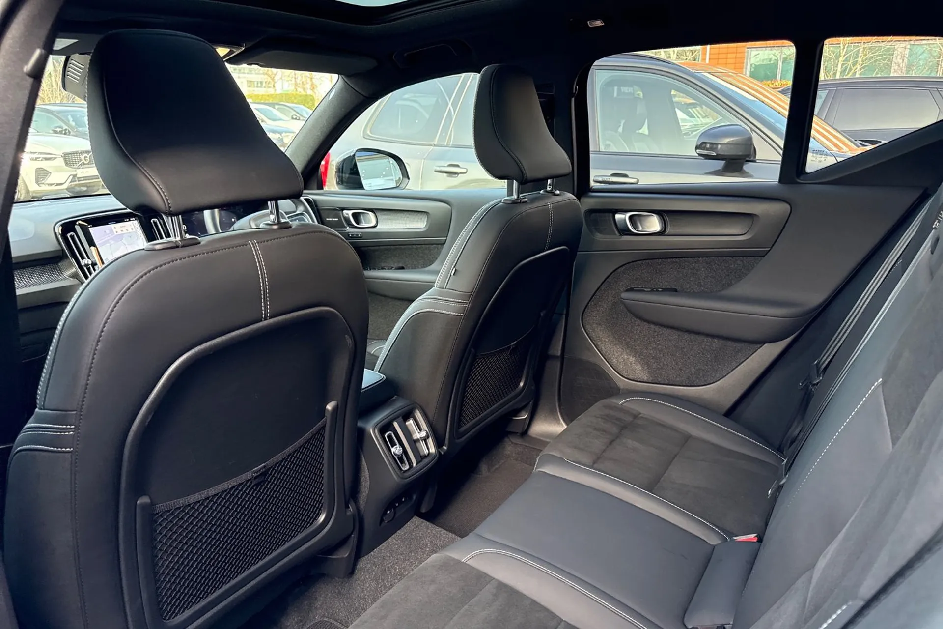 Volvo XC40 ULTIMATE B4 MHEV AUT thumbnail image number 31