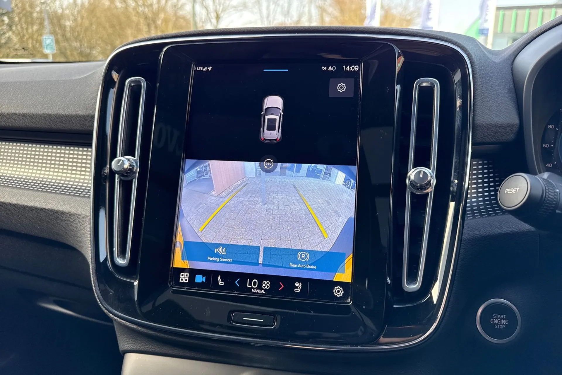 Volvo XC40 ULTIMATE B4 MHEV AUT thumbnail image number 38