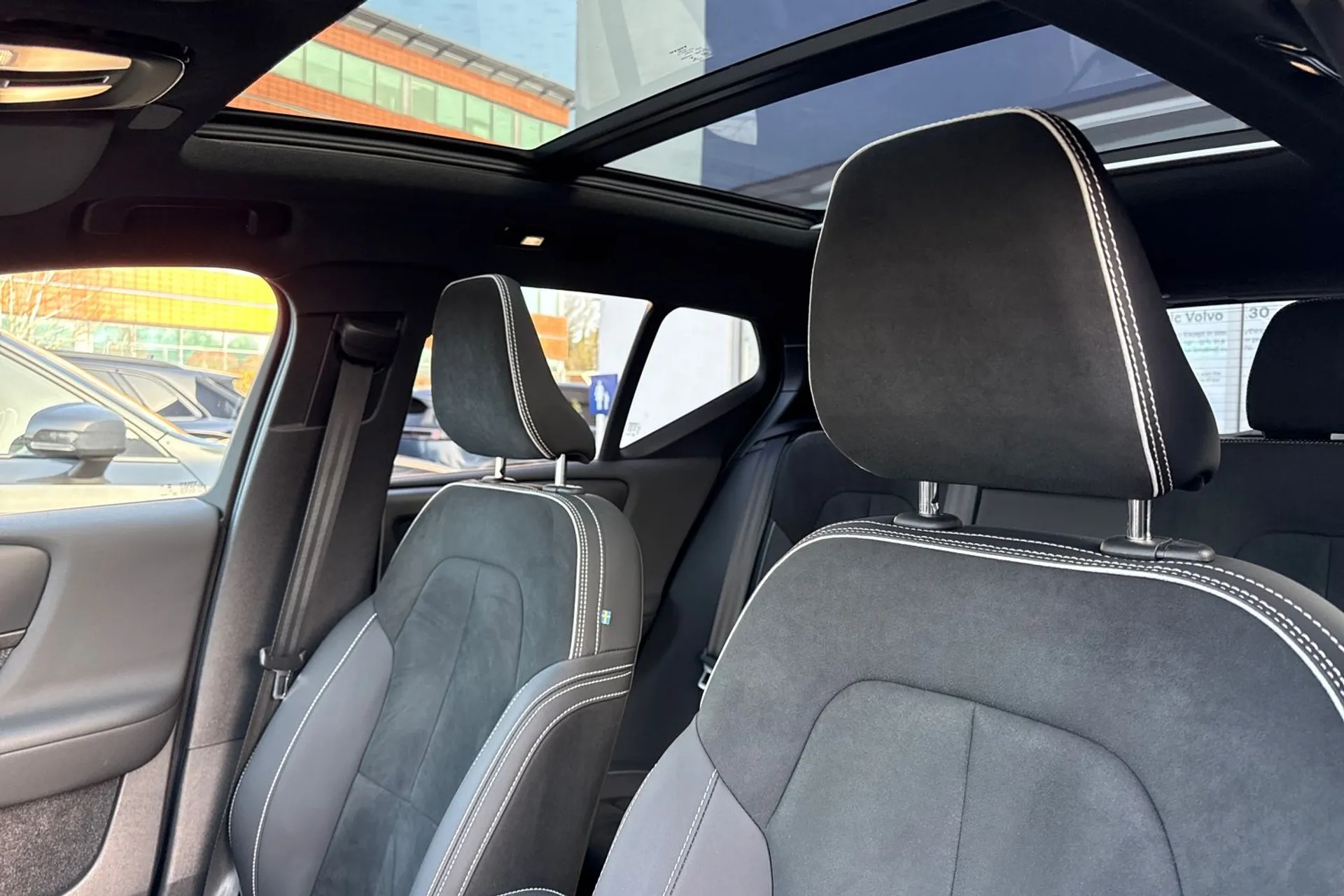 Volvo XC40 ULTIMATE B4 MHEV AUT thumbnail image number 29