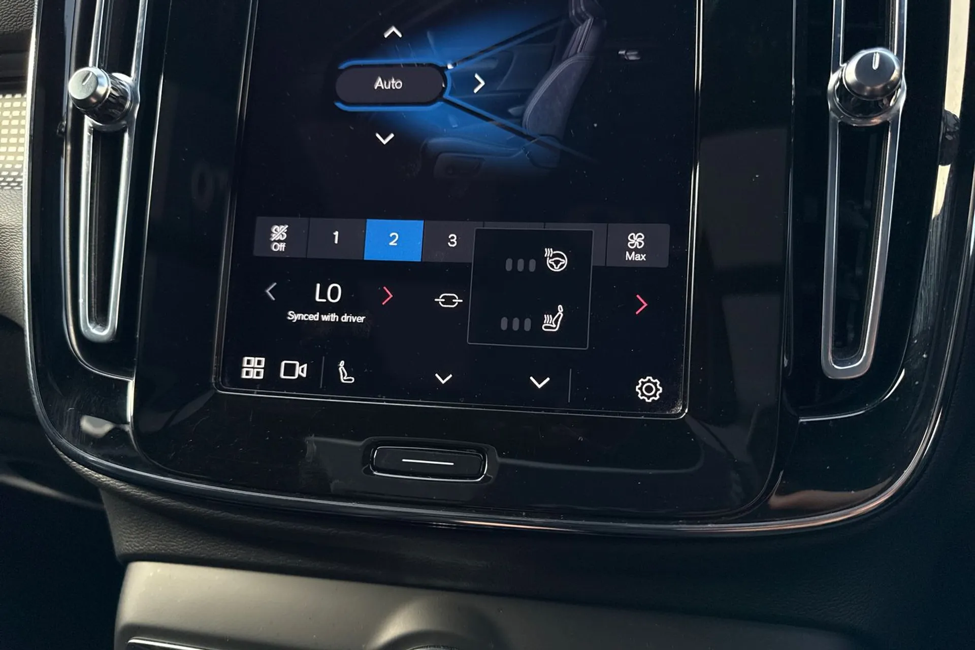 Volvo XC40 ULTIMATE B4 MHEV AUT thumbnail image number 40