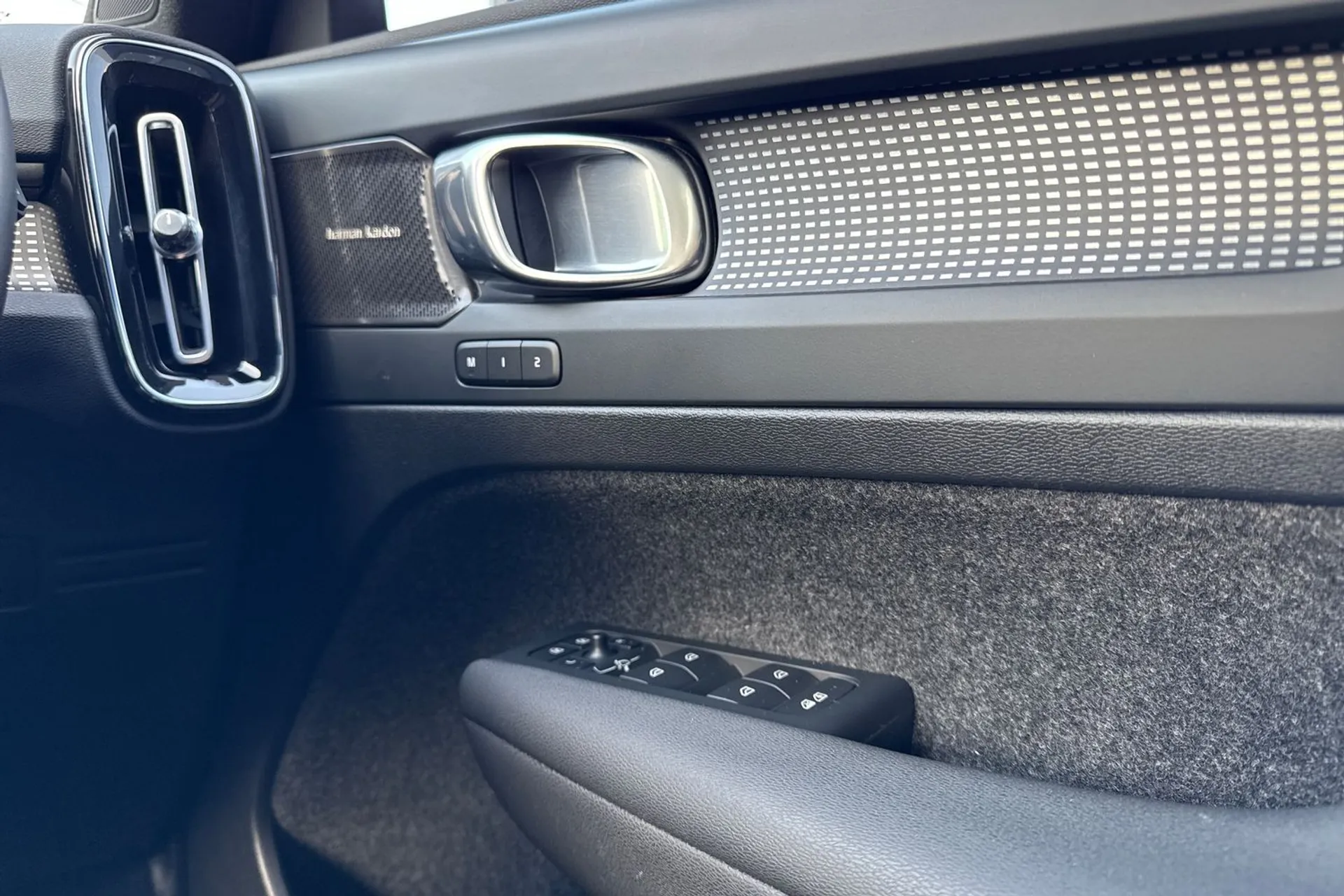 Volvo XC40 ULTIMATE B4 MHEV AUT thumbnail image number 42