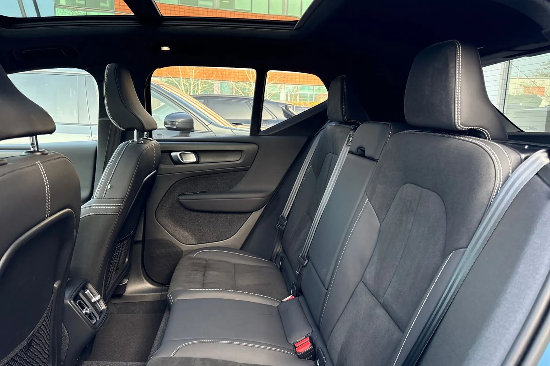 Volvo XC40 ULTIMATE B4 MHEV AUT thumbnail image number 30