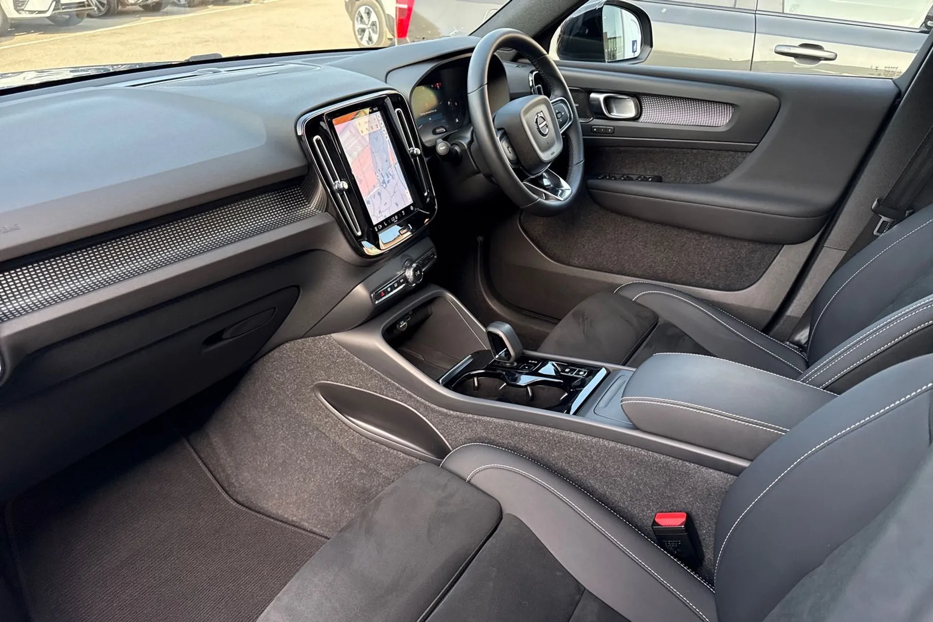 Volvo XC40 ULTIMATE B4 MHEV AUT thumbnail image number 27