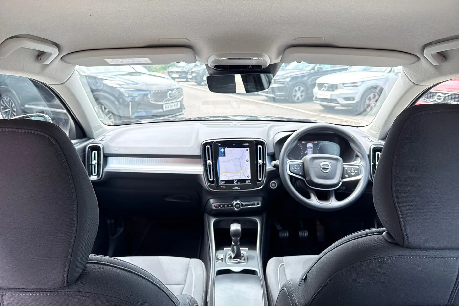 Volvo XC40 thumbnail image number 3