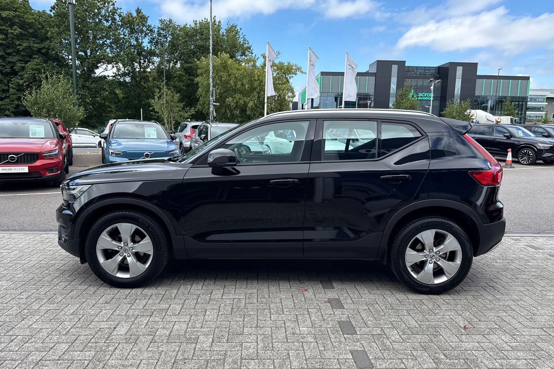 Volvo XC40 thumbnail image number 11