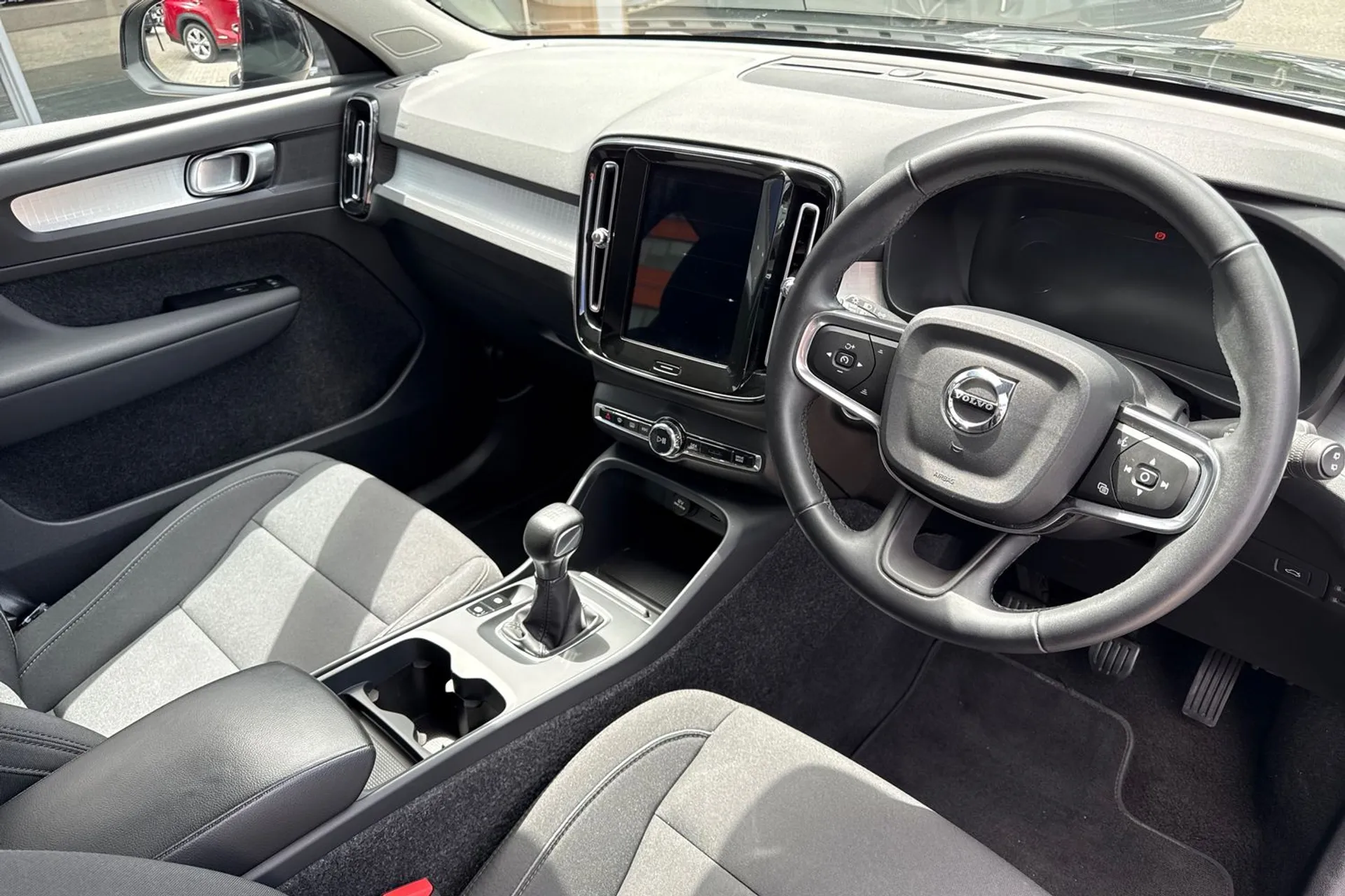 Volvo XC40 thumbnail image number 6