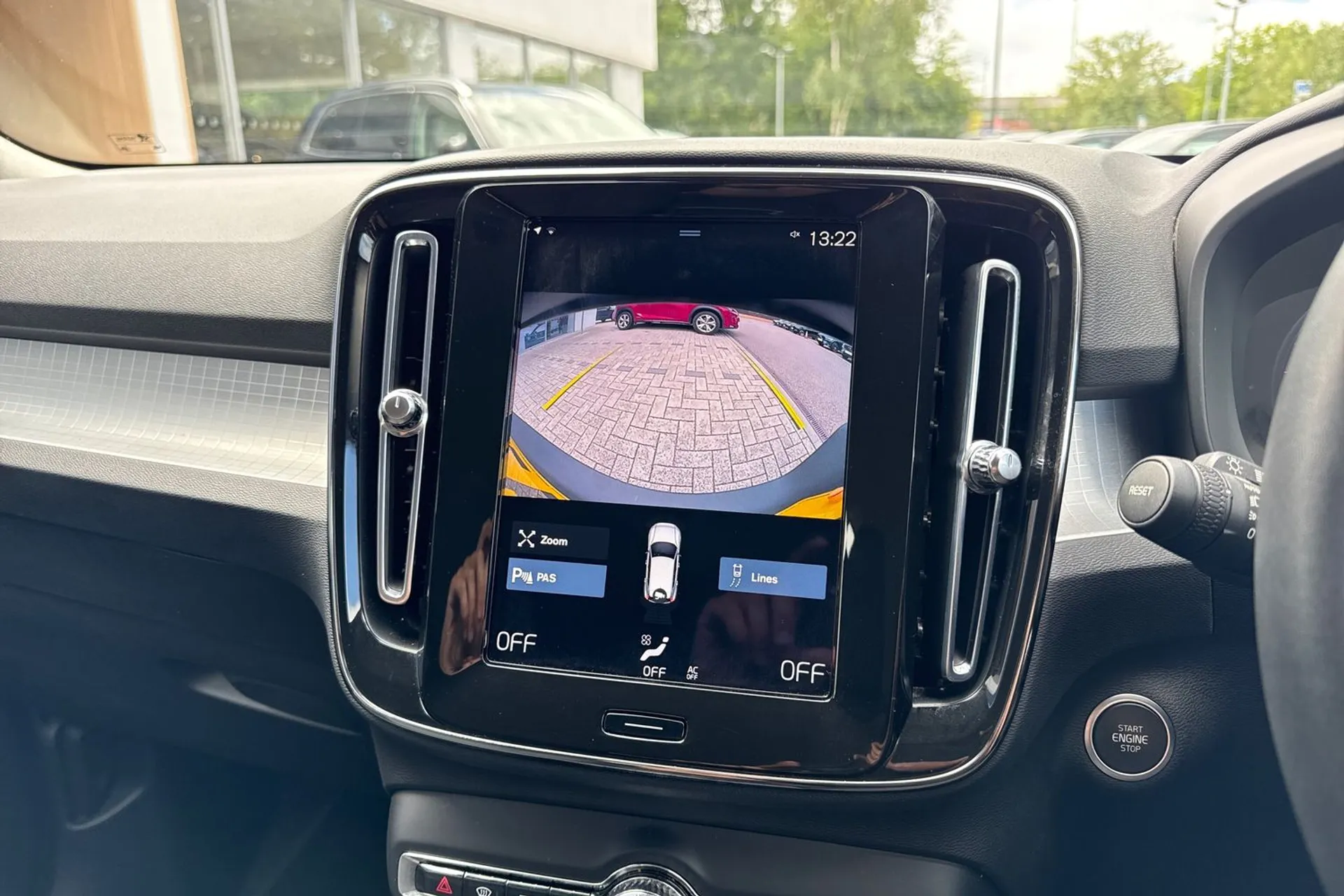 Volvo XC40 thumbnail image number 4