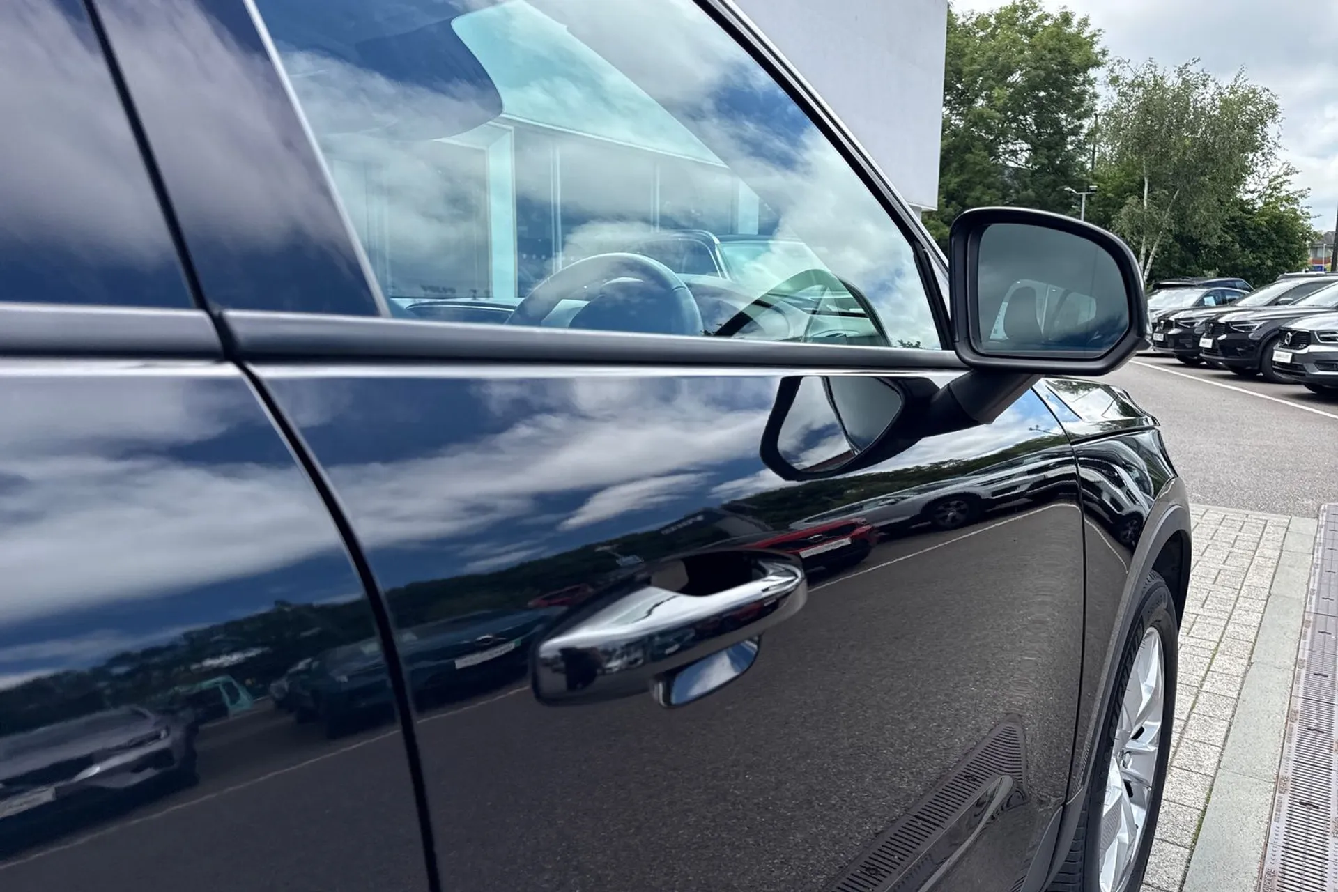 Volvo XC40 thumbnail image number 17