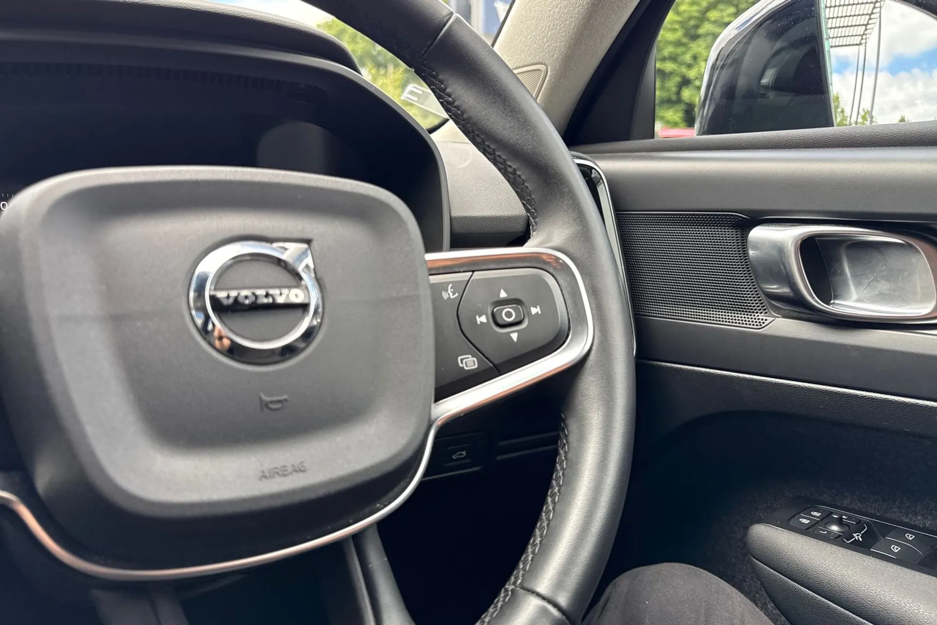 Volvo XC40 thumbnail image number 37