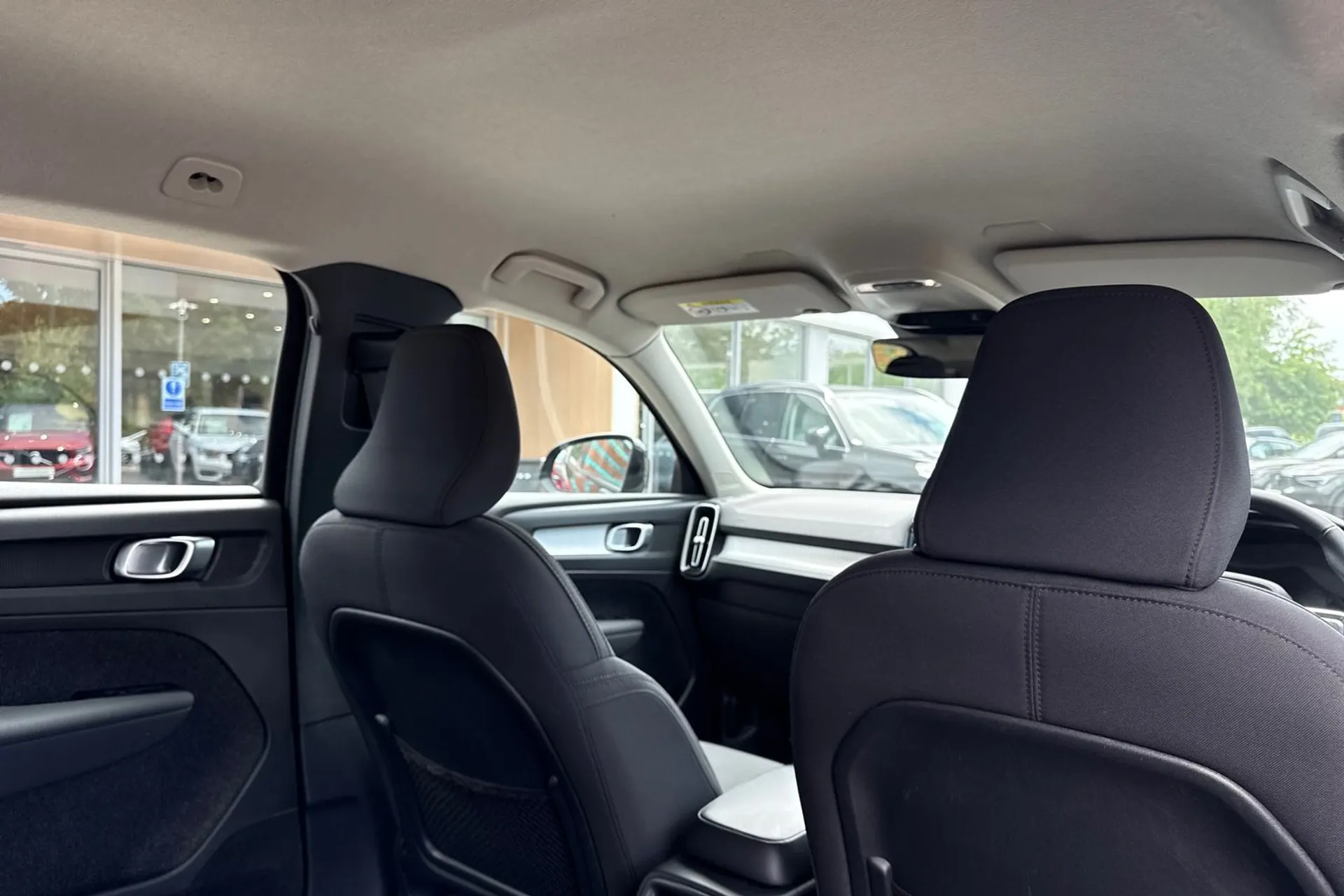 Volvo XC40 thumbnail image number 24