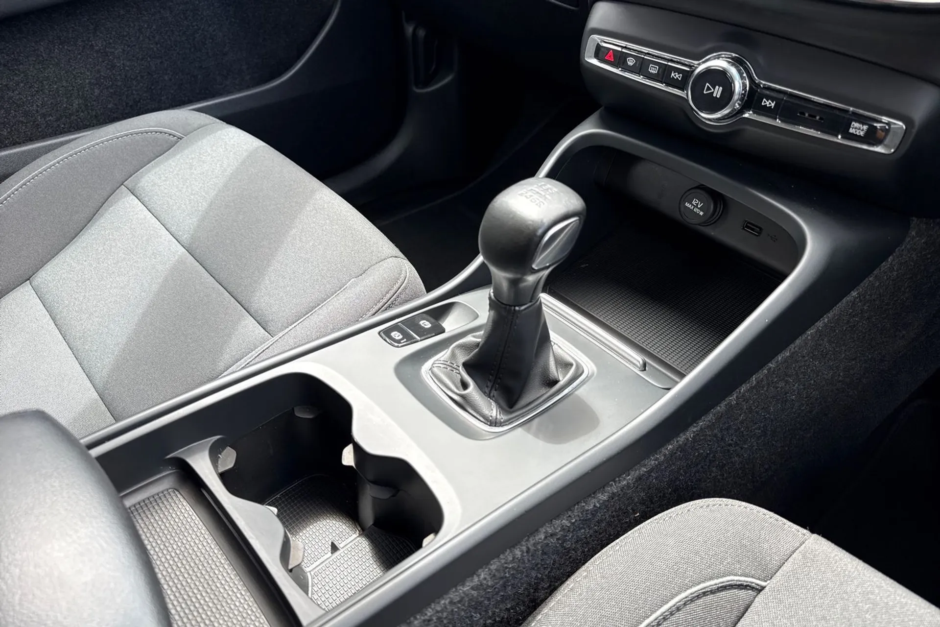 Volvo XC40 thumbnail image number 42