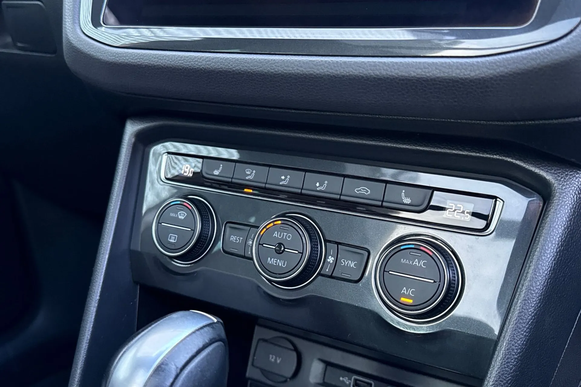 VOLKSWAGEN TIGUAN thumbnail image number 15