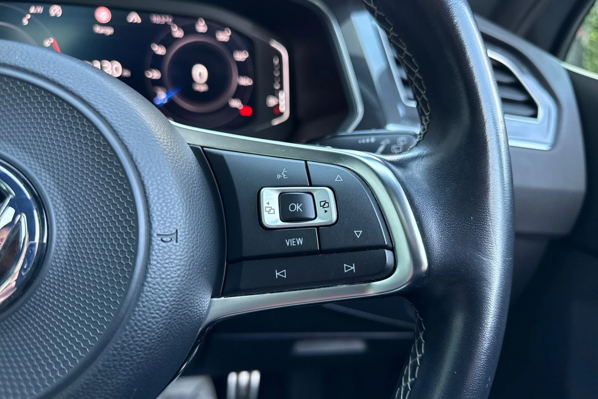 VOLKSWAGEN TIGUAN thumbnail image number 51