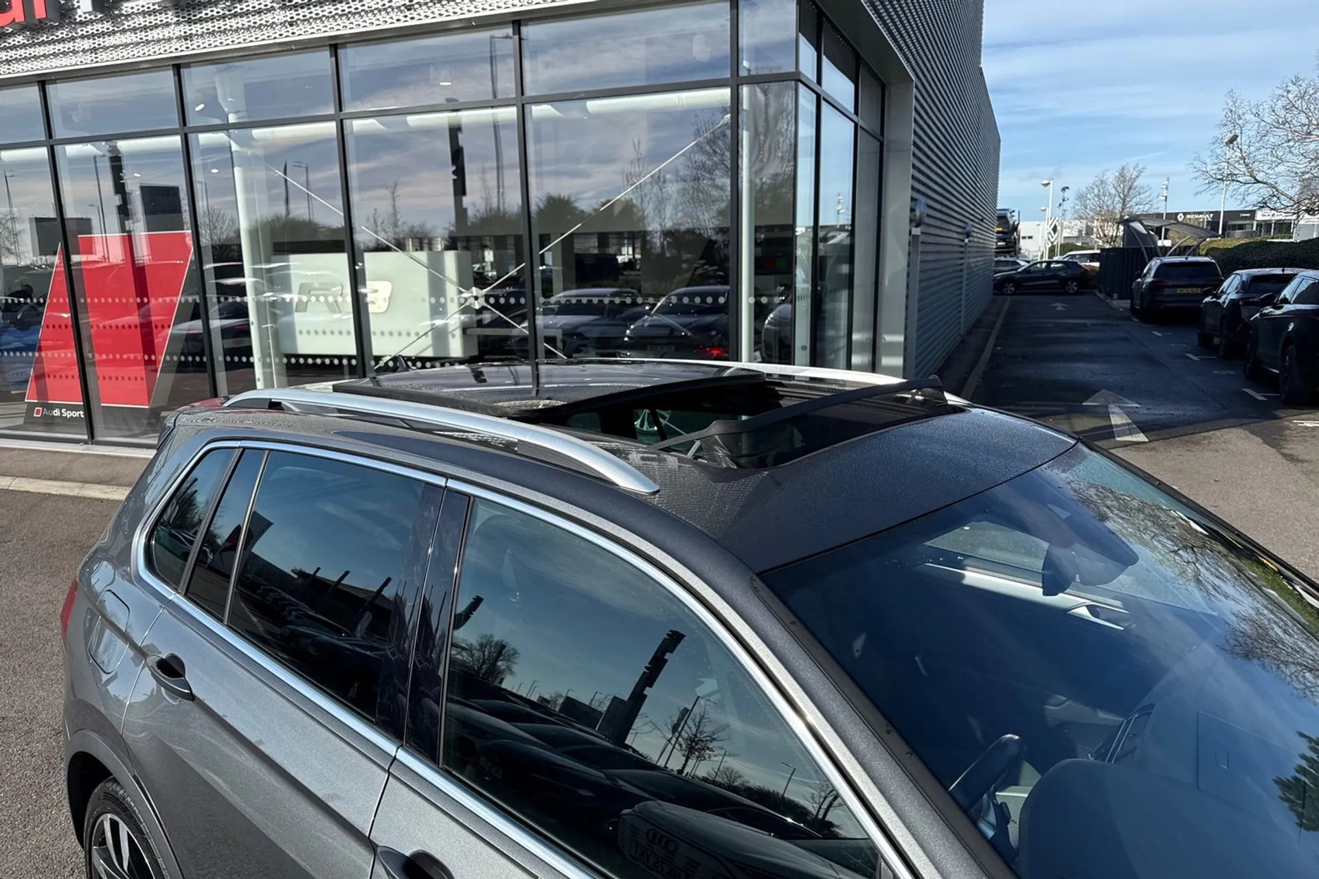 VOLKSWAGEN TIGUAN thumbnail image number 37