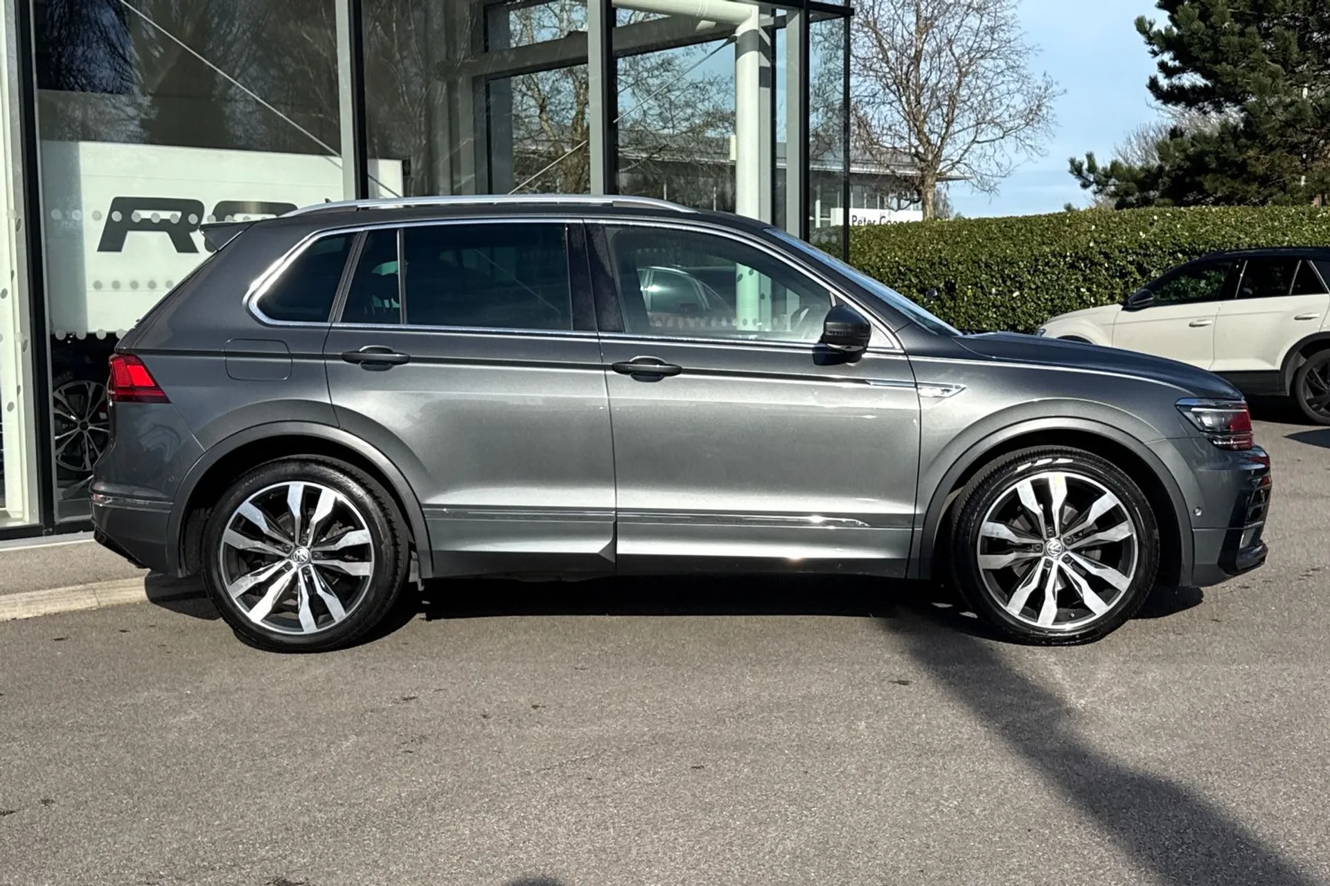 VOLKSWAGEN TIGUAN thumbnail image number 2