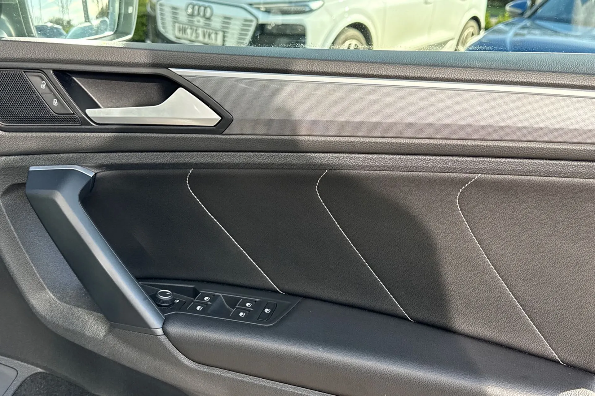 VOLKSWAGEN TIGUAN thumbnail image number 41