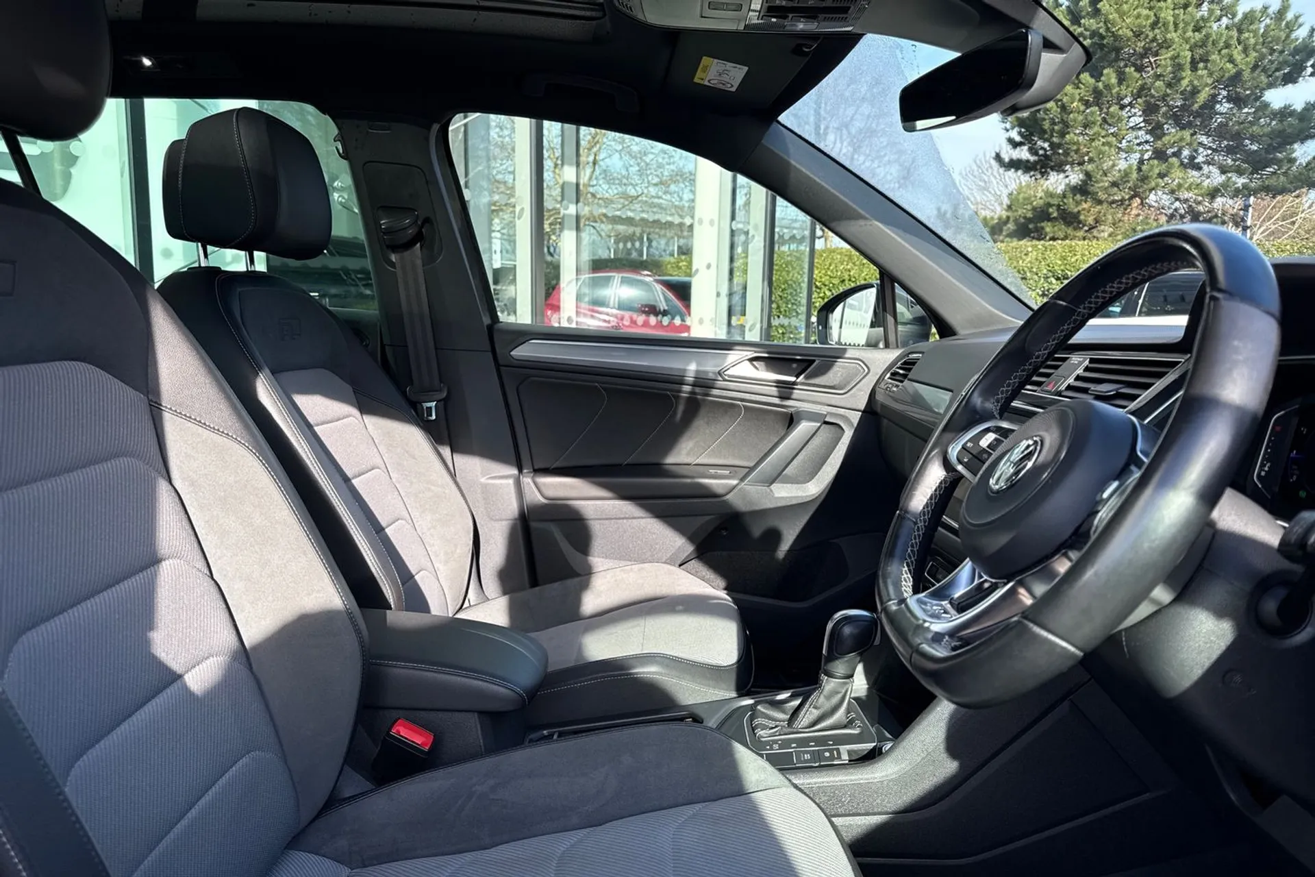 VOLKSWAGEN TIGUAN thumbnail image number 38