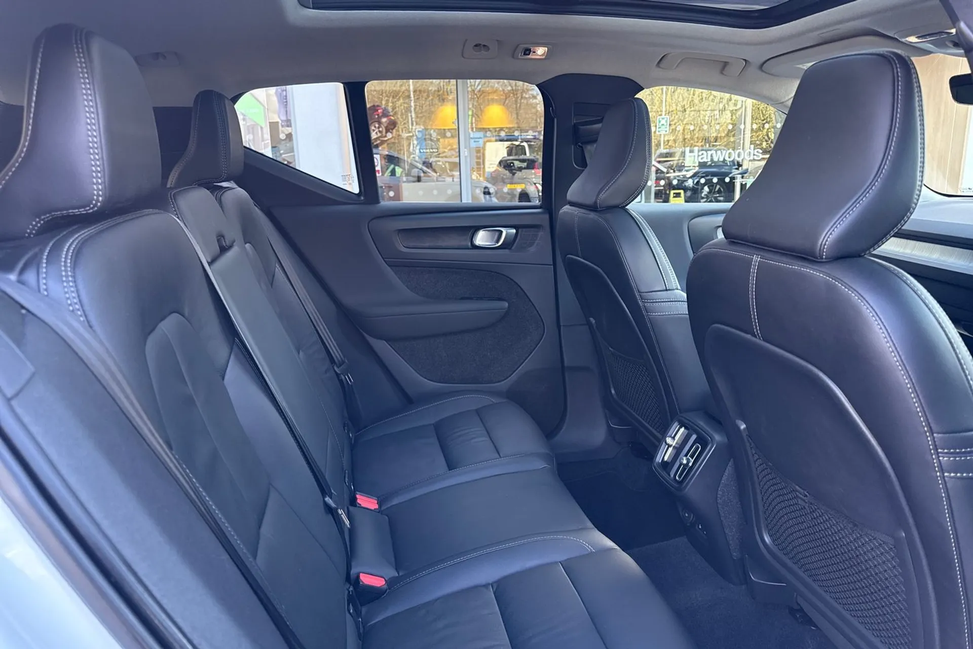 Volvo XC40 thumbnail image number 23