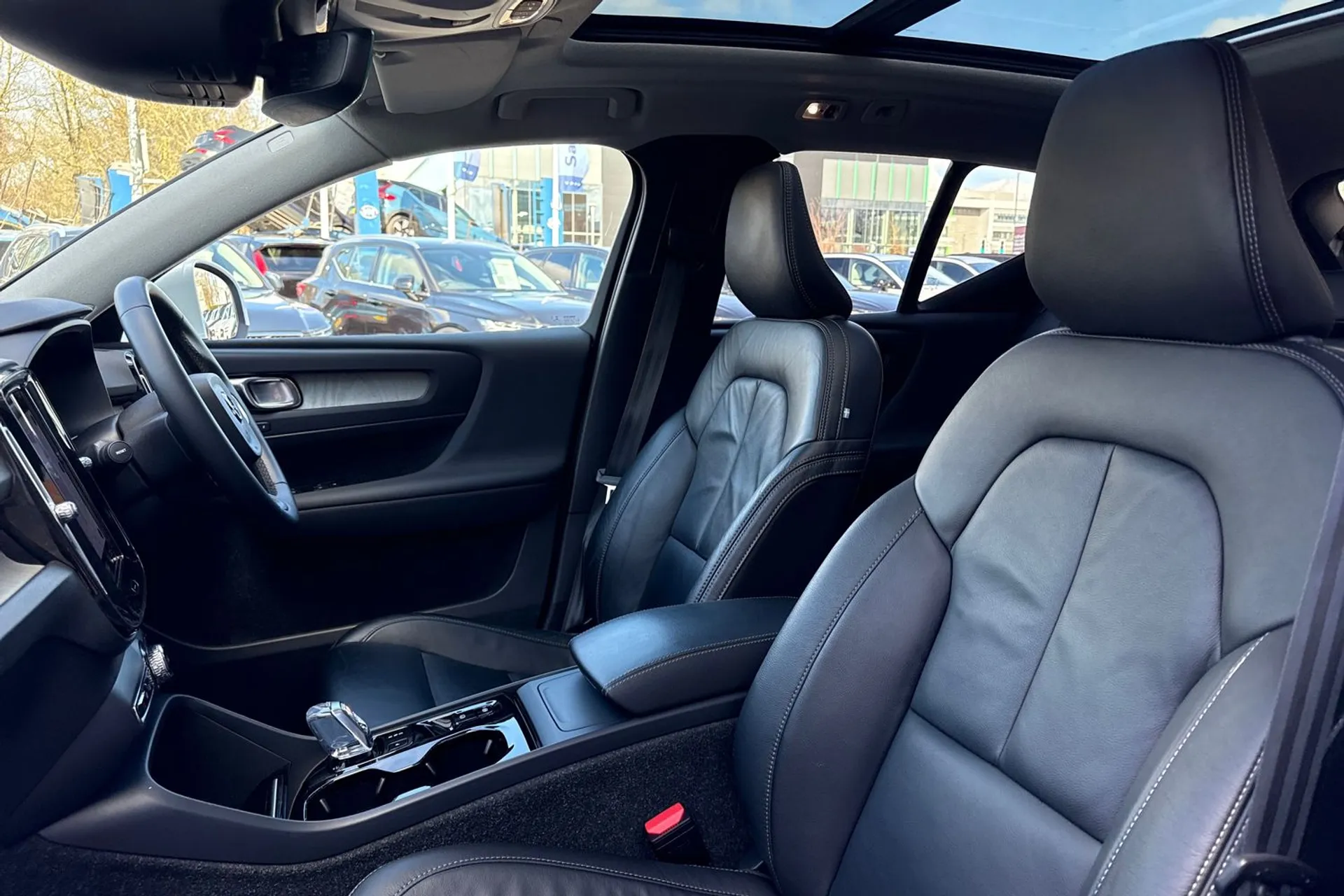 Volvo XC40 thumbnail image number 28