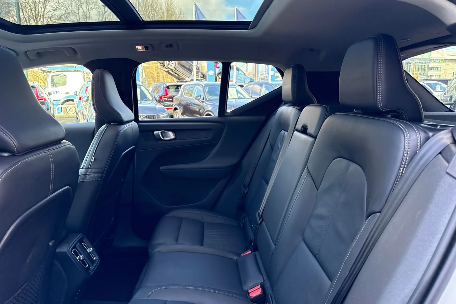 Volvo XC40 thumbnail image number 30