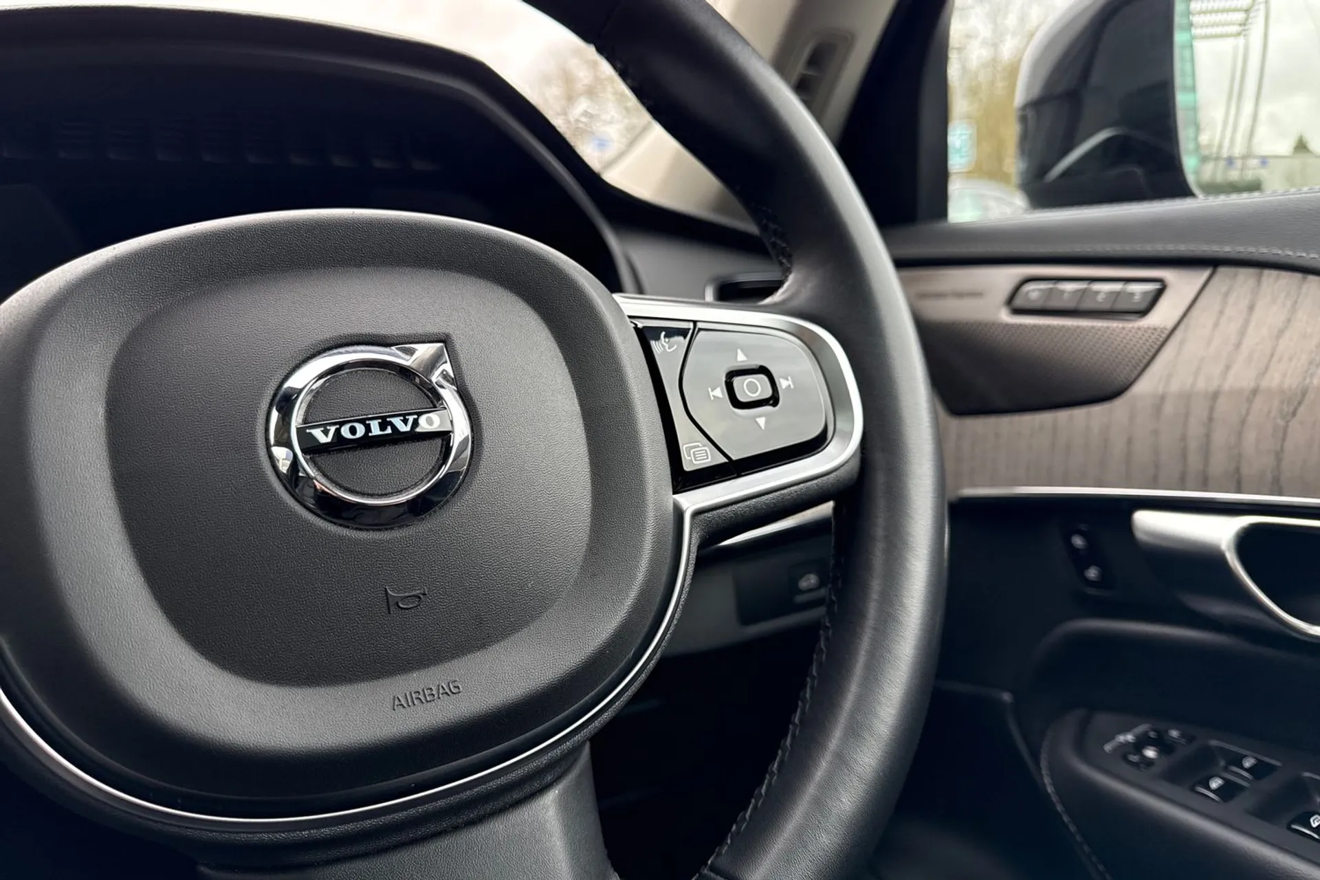 Volvo XC90 thumbnail image number 40