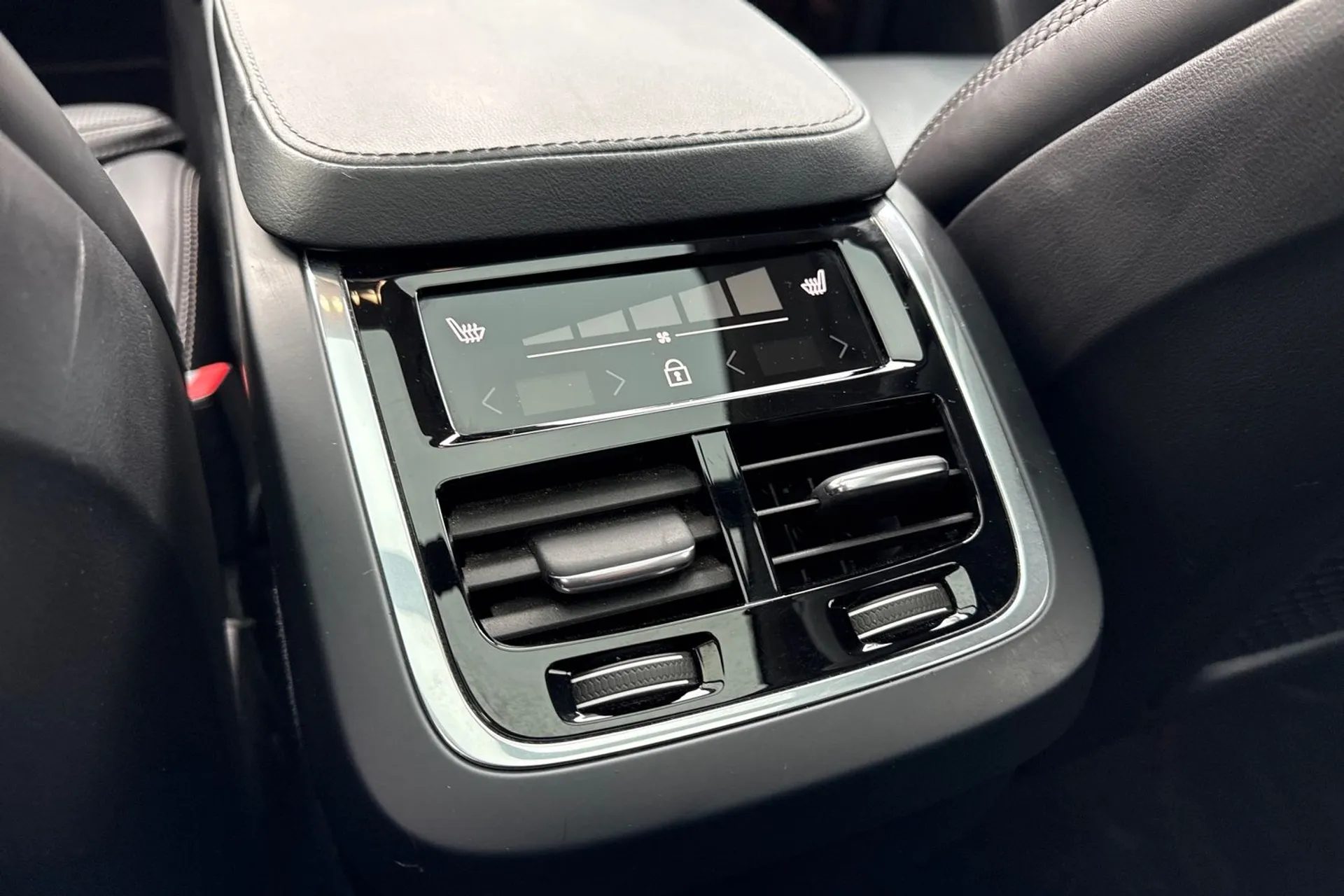 Volvo XC90 thumbnail image number 34