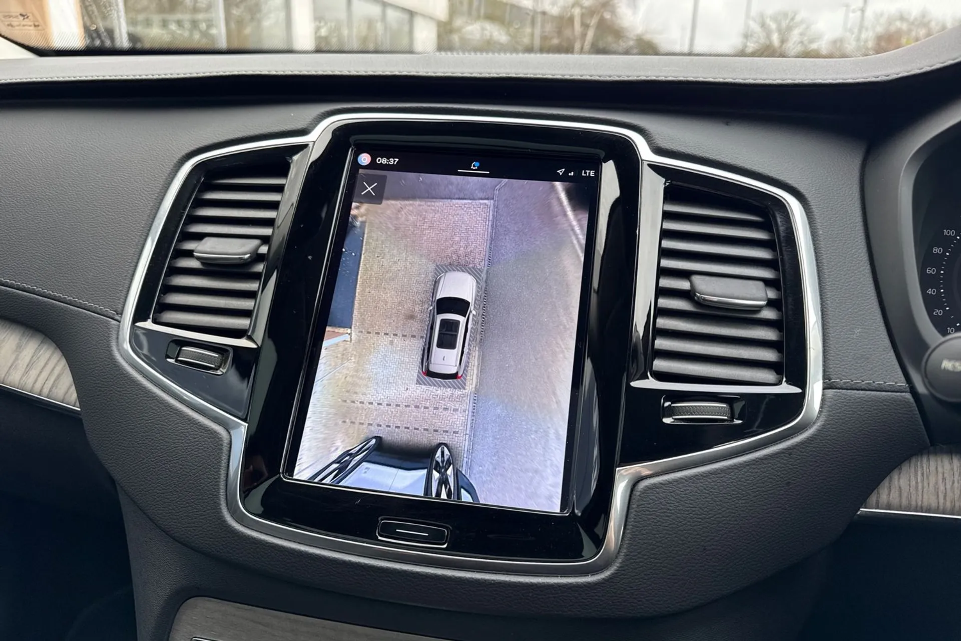 Volvo XC90 thumbnail image number 4