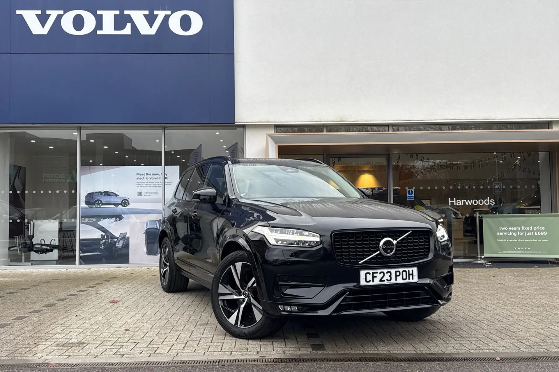 Volvo XC90 focused image