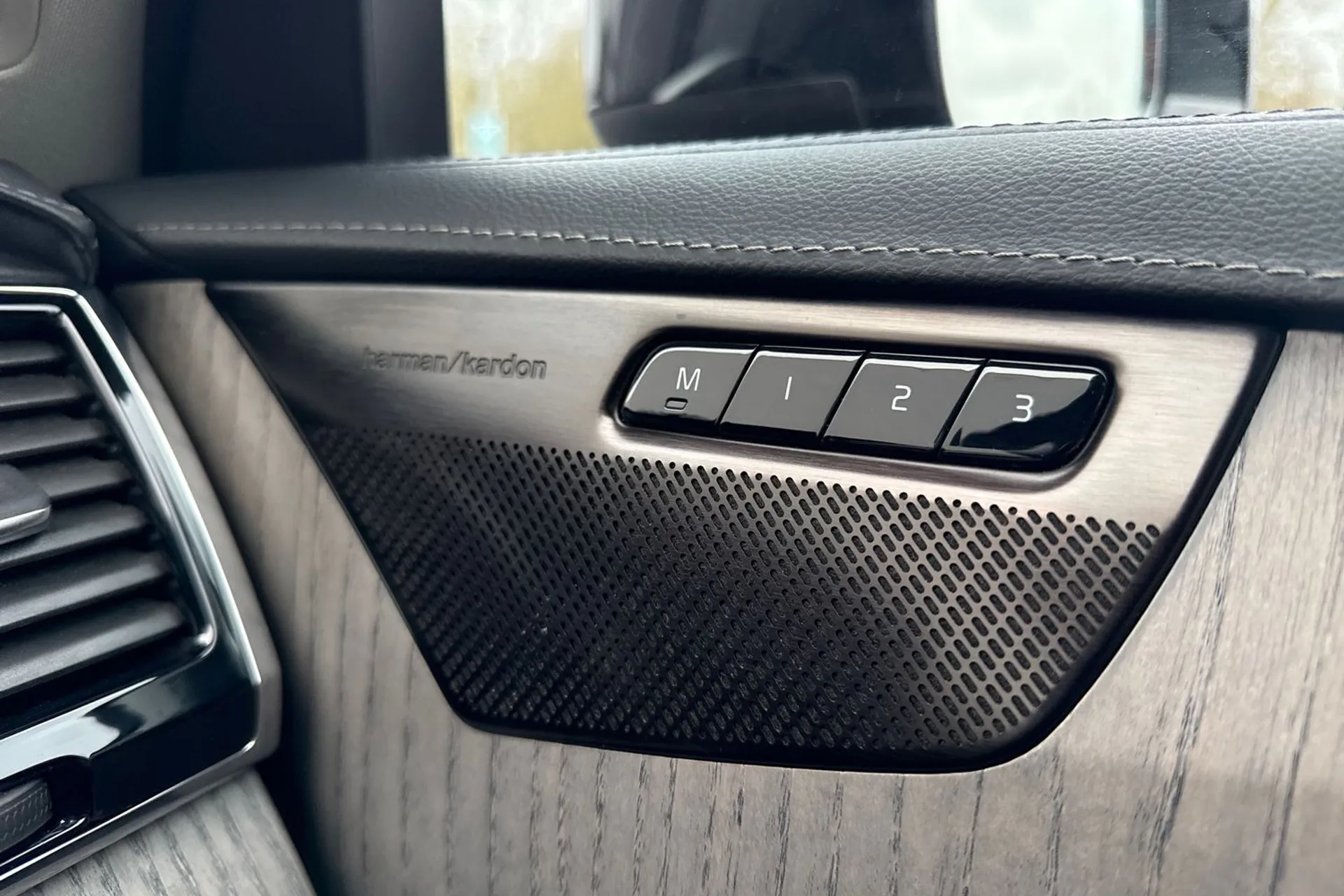 Volvo XC90 thumbnail image number 46