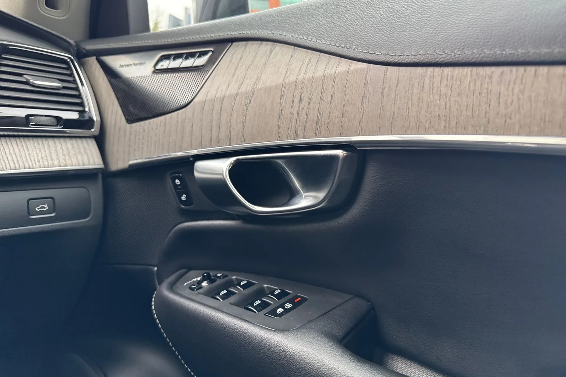 Volvo XC90 thumbnail image number 45