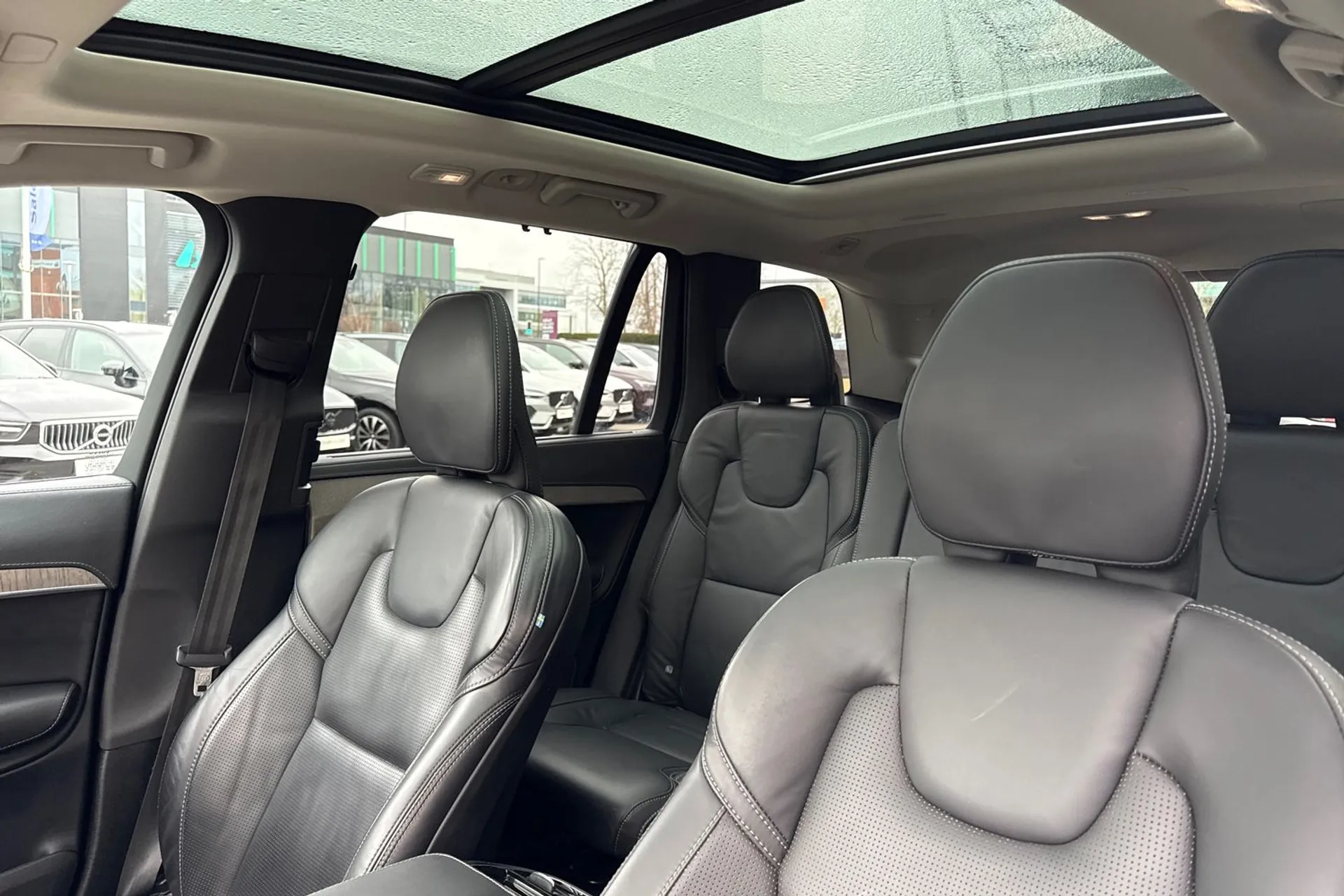 Volvo XC90 thumbnail image number 31