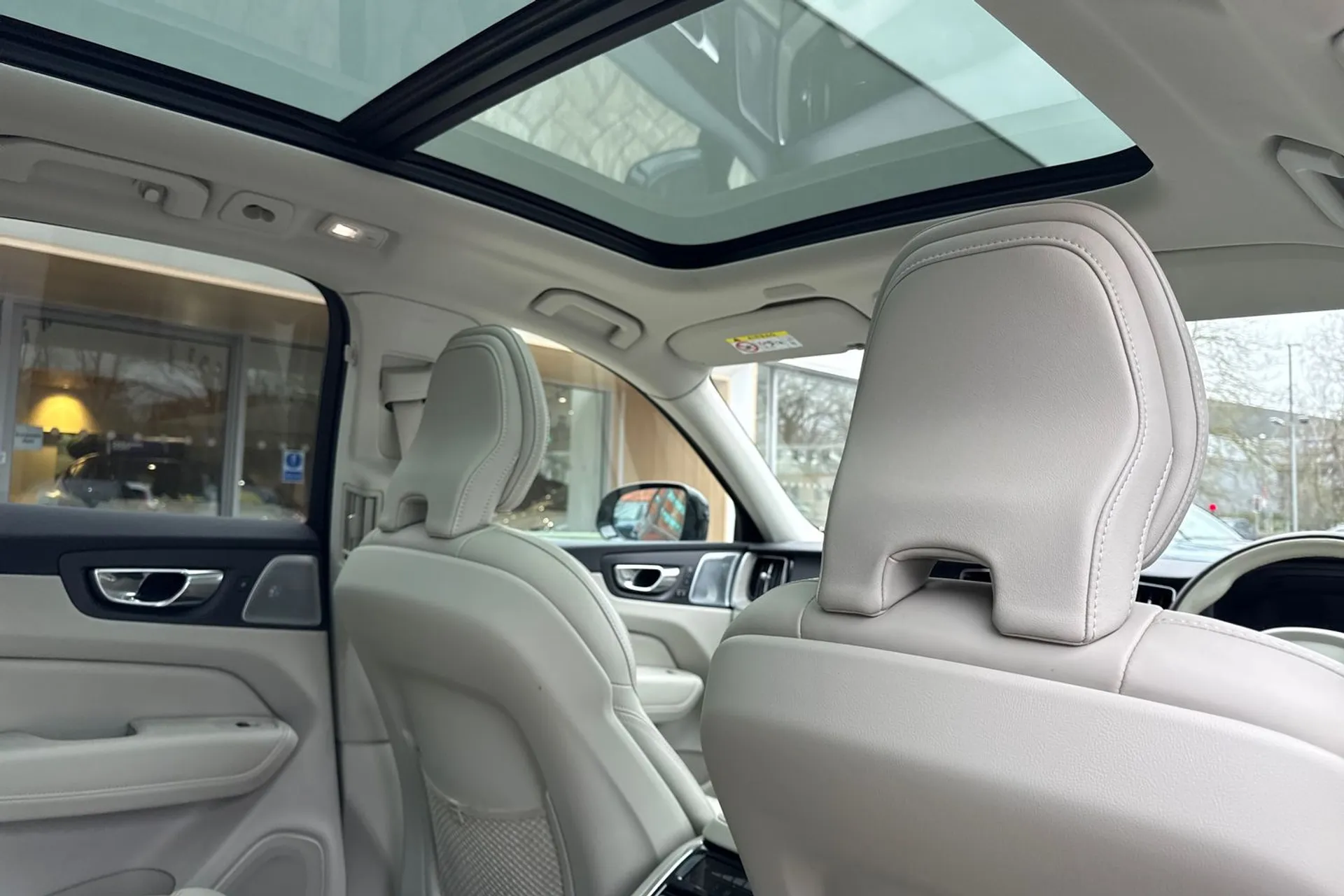 Volvo XC60 thumbnail image number 24