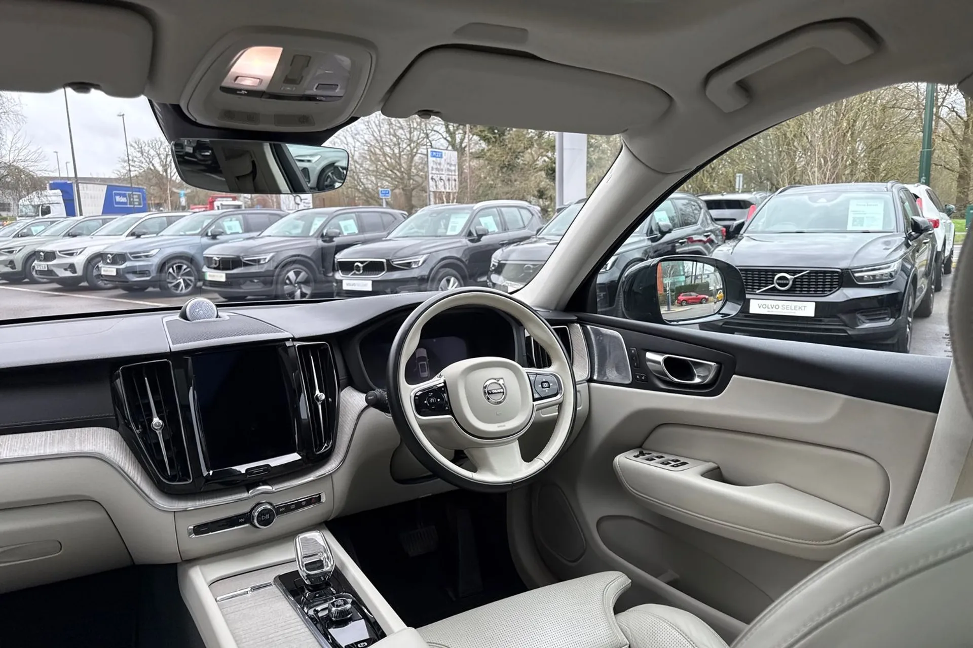 Volvo XC60 thumbnail image number 34