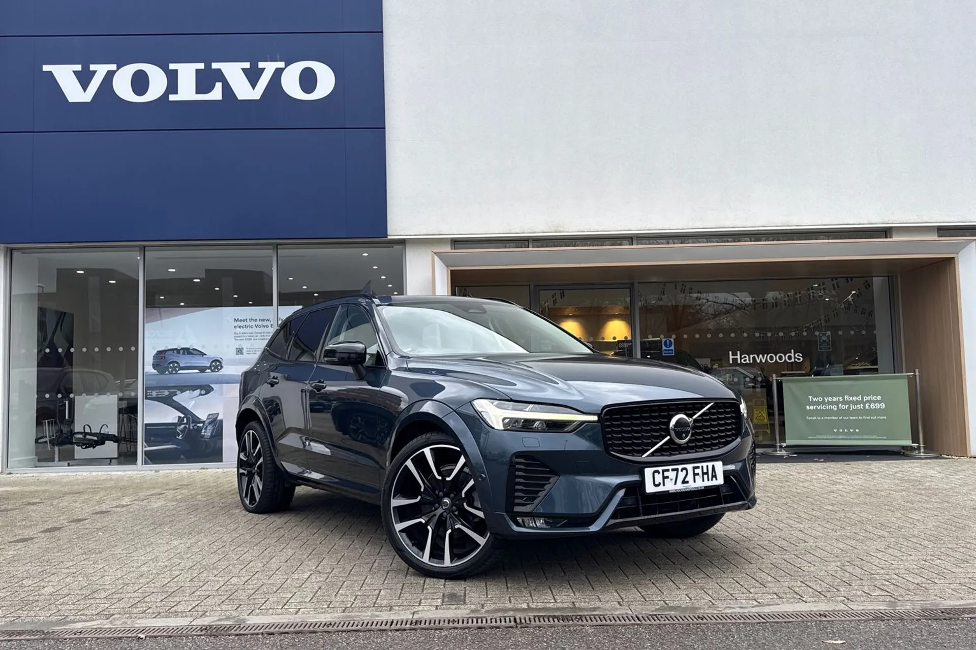 Volvo XC60 focused image
