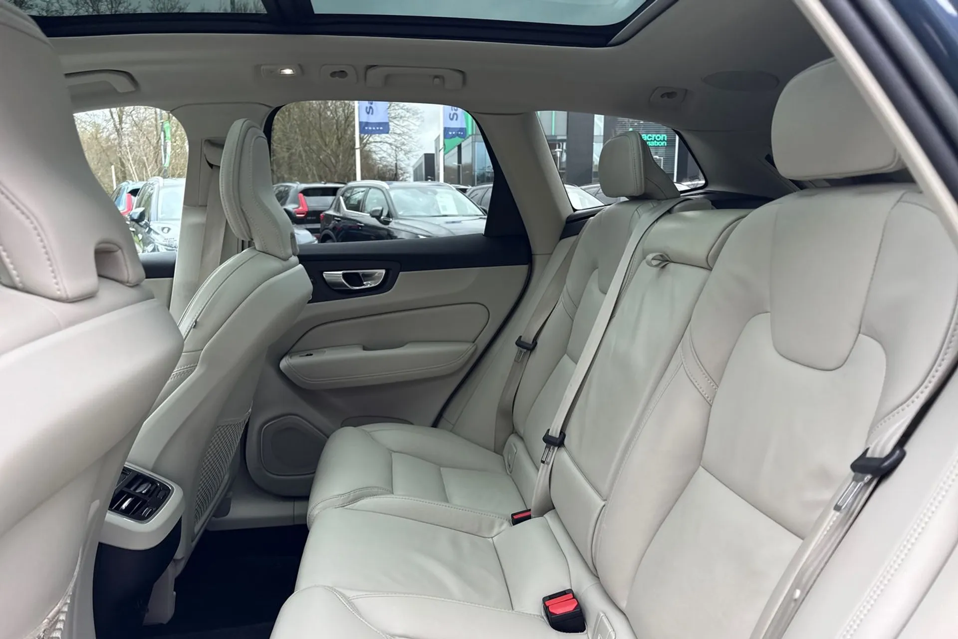 Volvo XC60 thumbnail image number 30