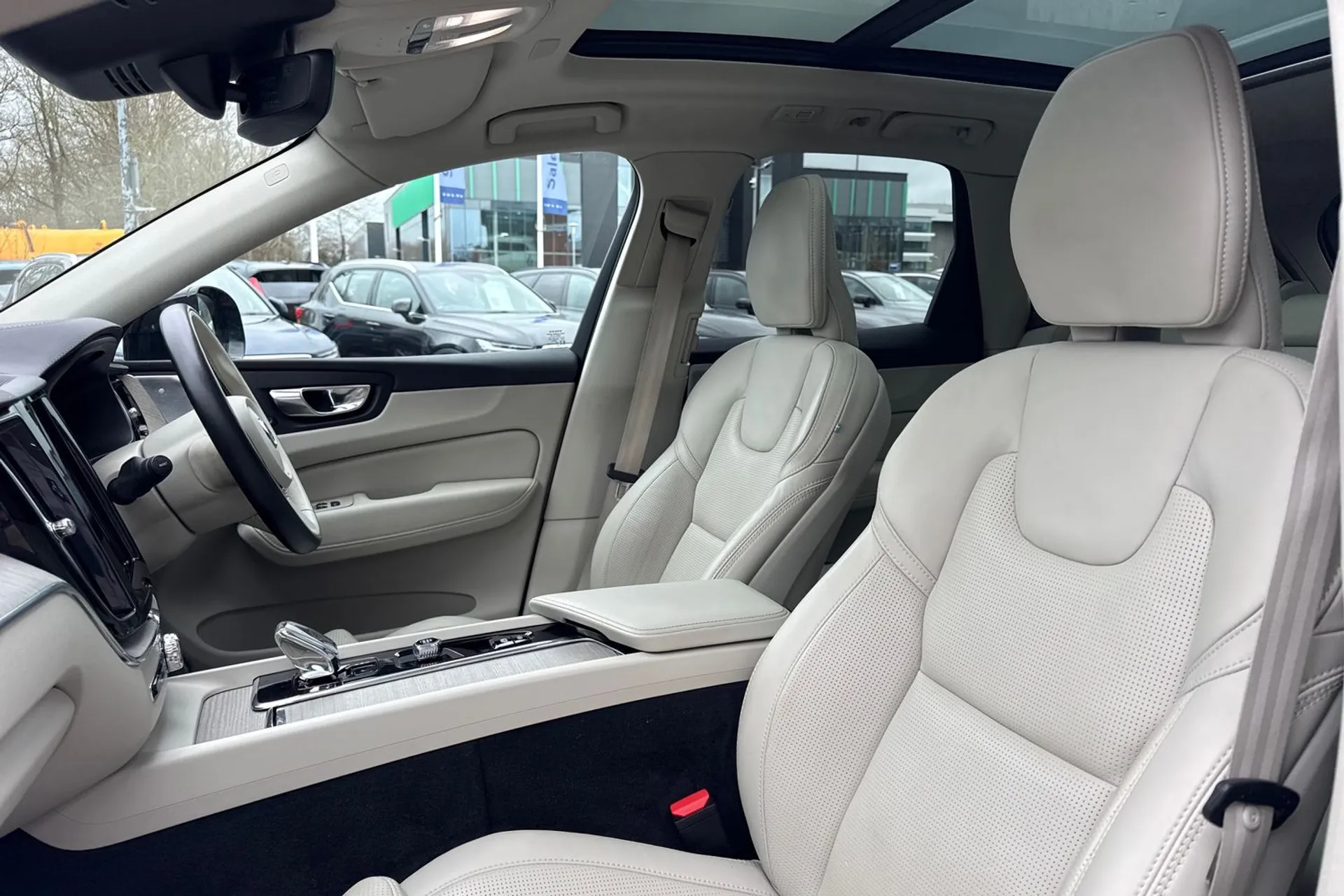 Volvo XC60 thumbnail image number 28