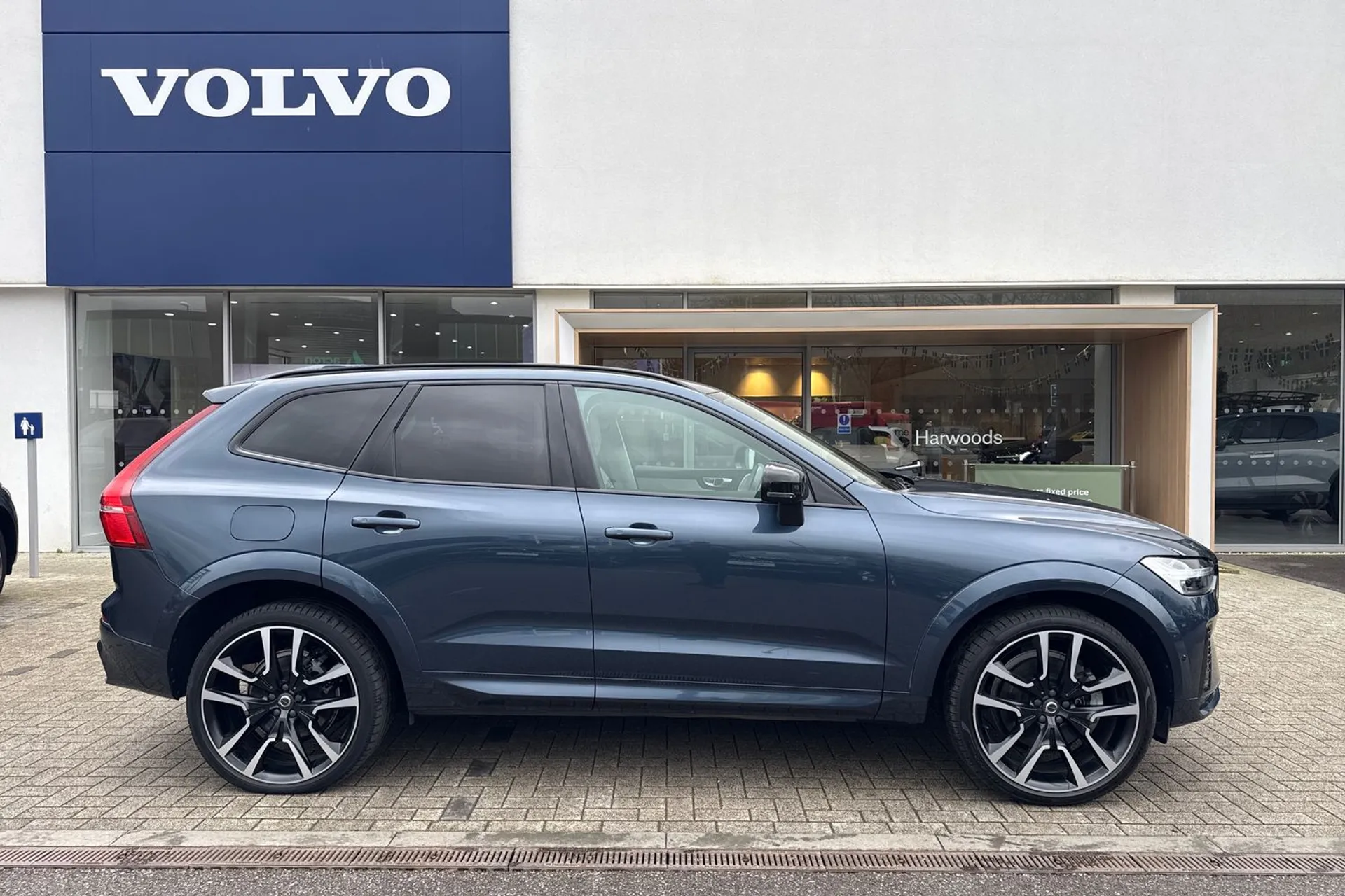 Volvo XC60 thumbnail image number 2