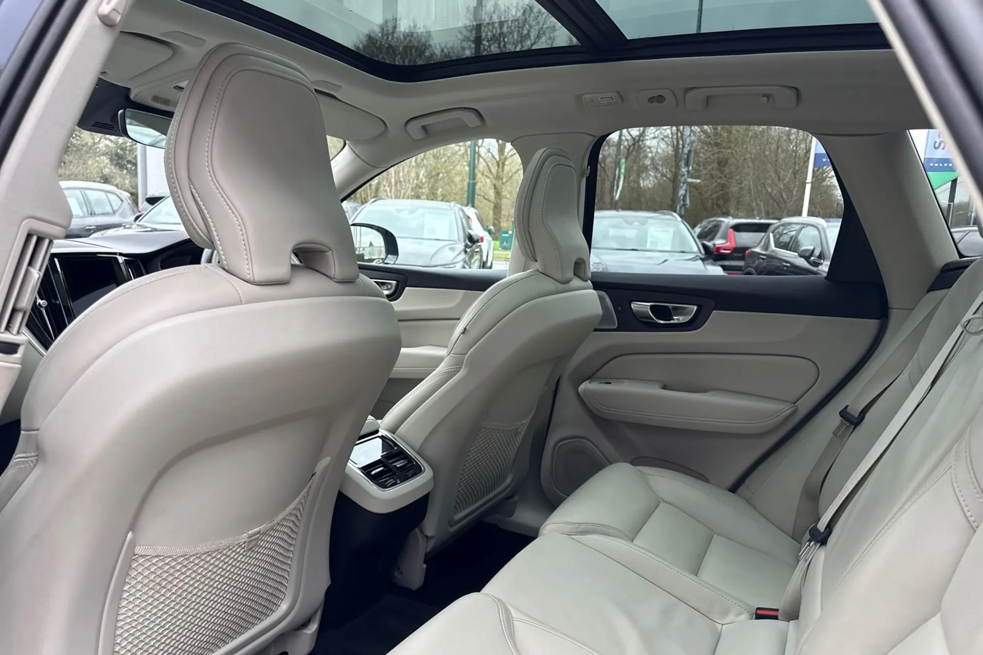 Volvo XC60 thumbnail image number 31